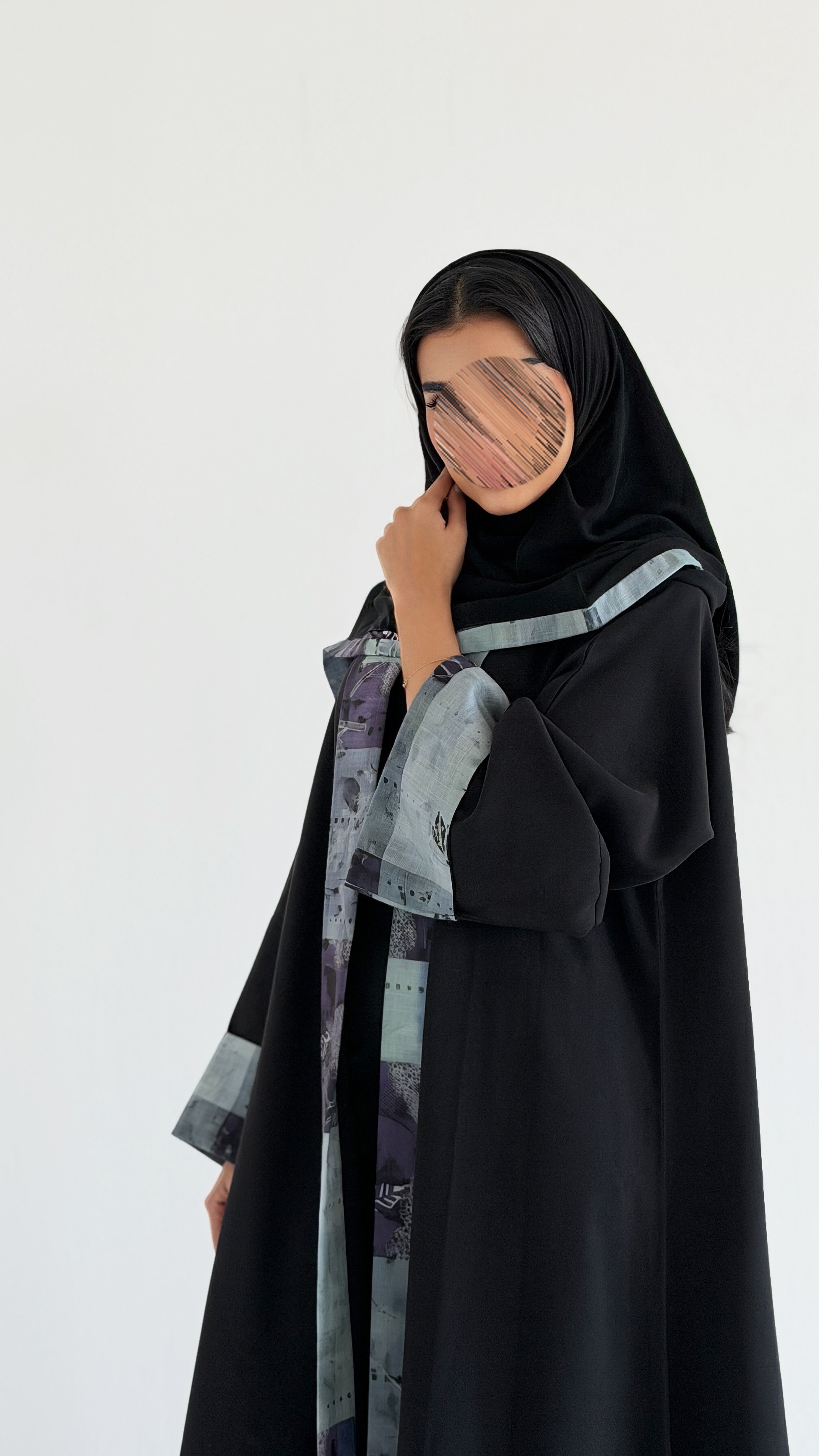 MWT1118 - عباية كريب مع تدخيلة لنن طباعة - Aya