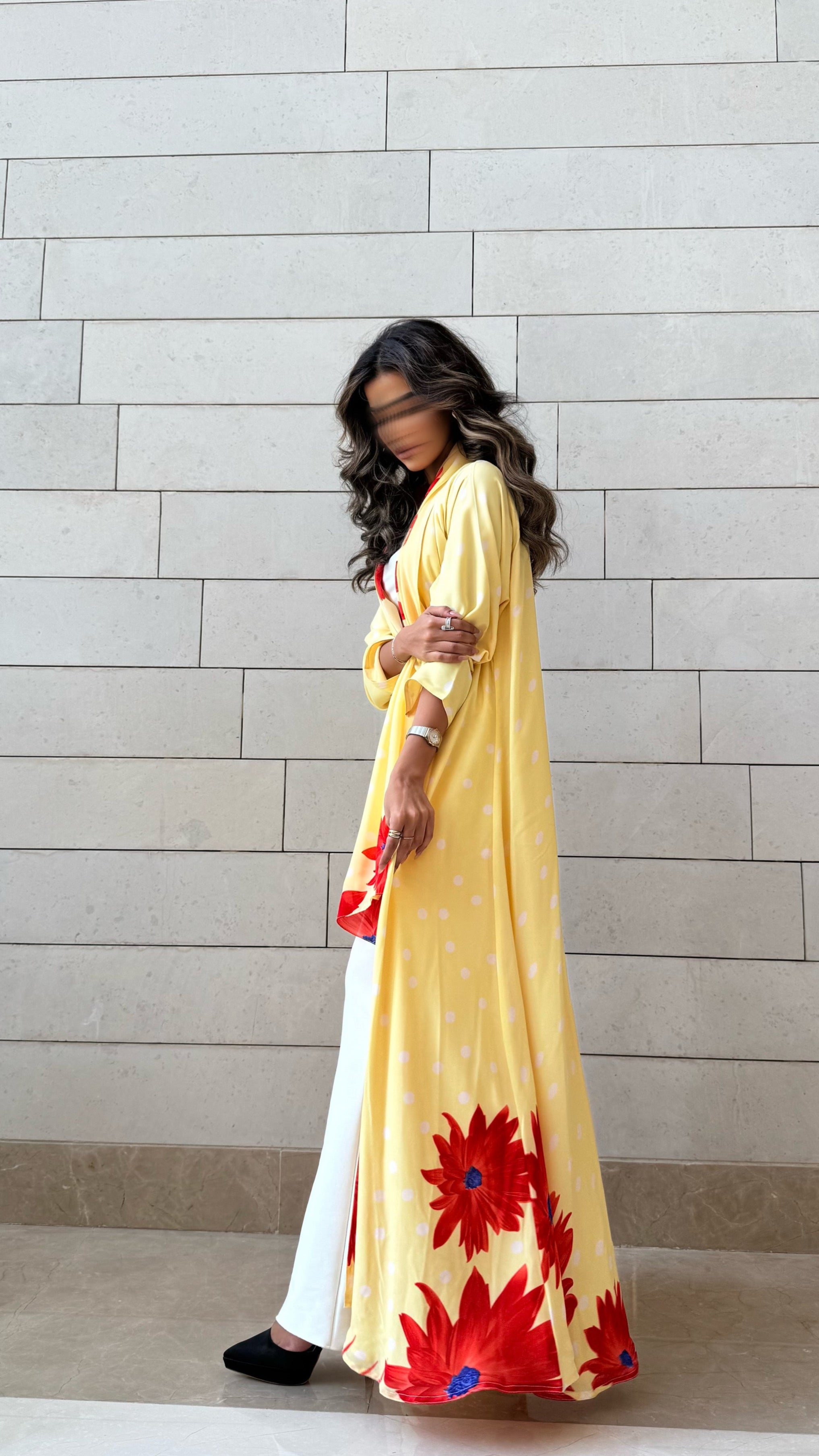 MW1593 - عباية شيفون صفراء منقطة بأطراف ورود | Yellow Polka-Dot Chiffon Abaya with Floral Edges