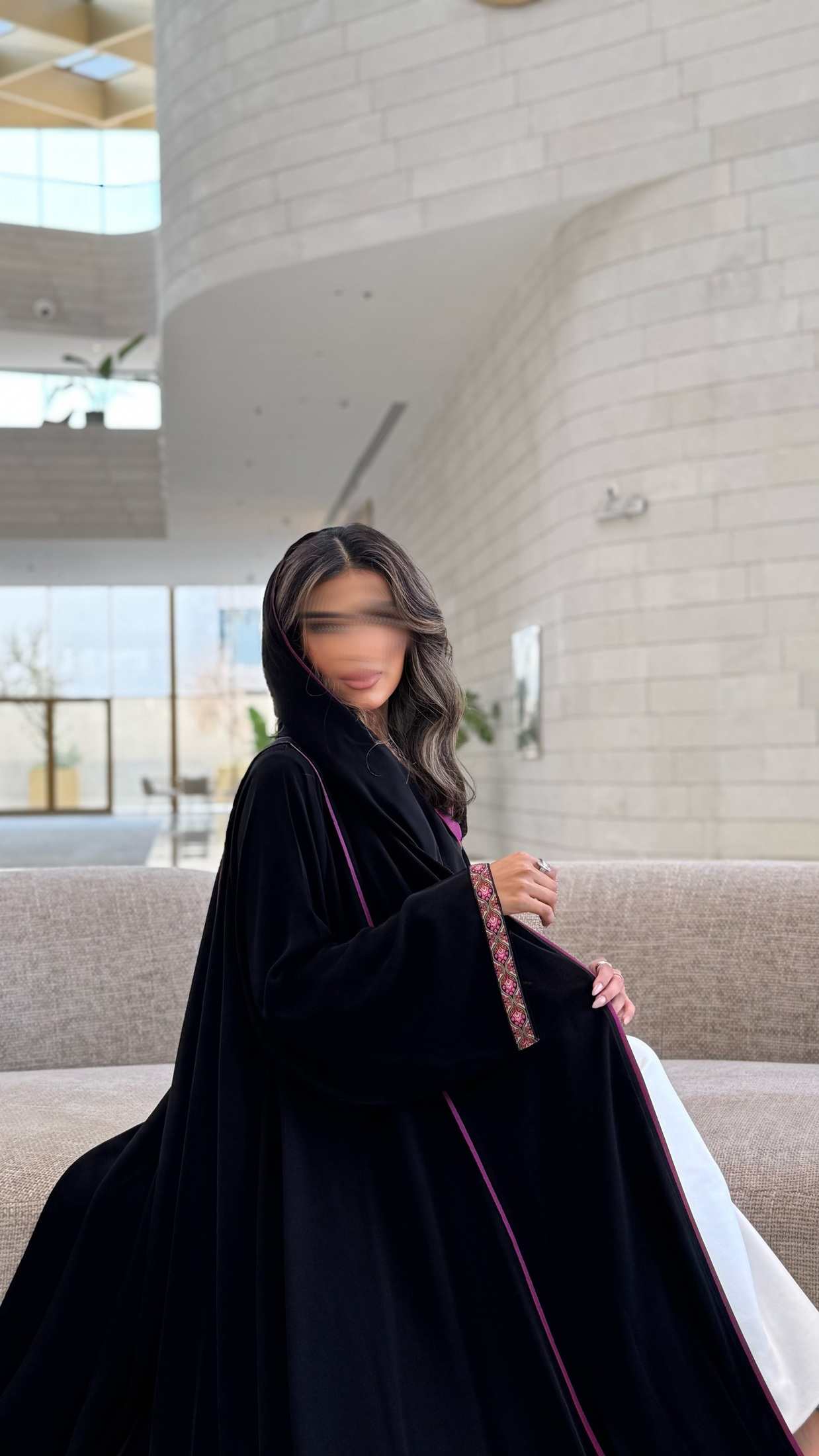 MW1605 - عباية سوداء بخطوط بنفسجية وتطريز بنفسجي | Black Abaya with Purple Stripes and Embroidery - Aya