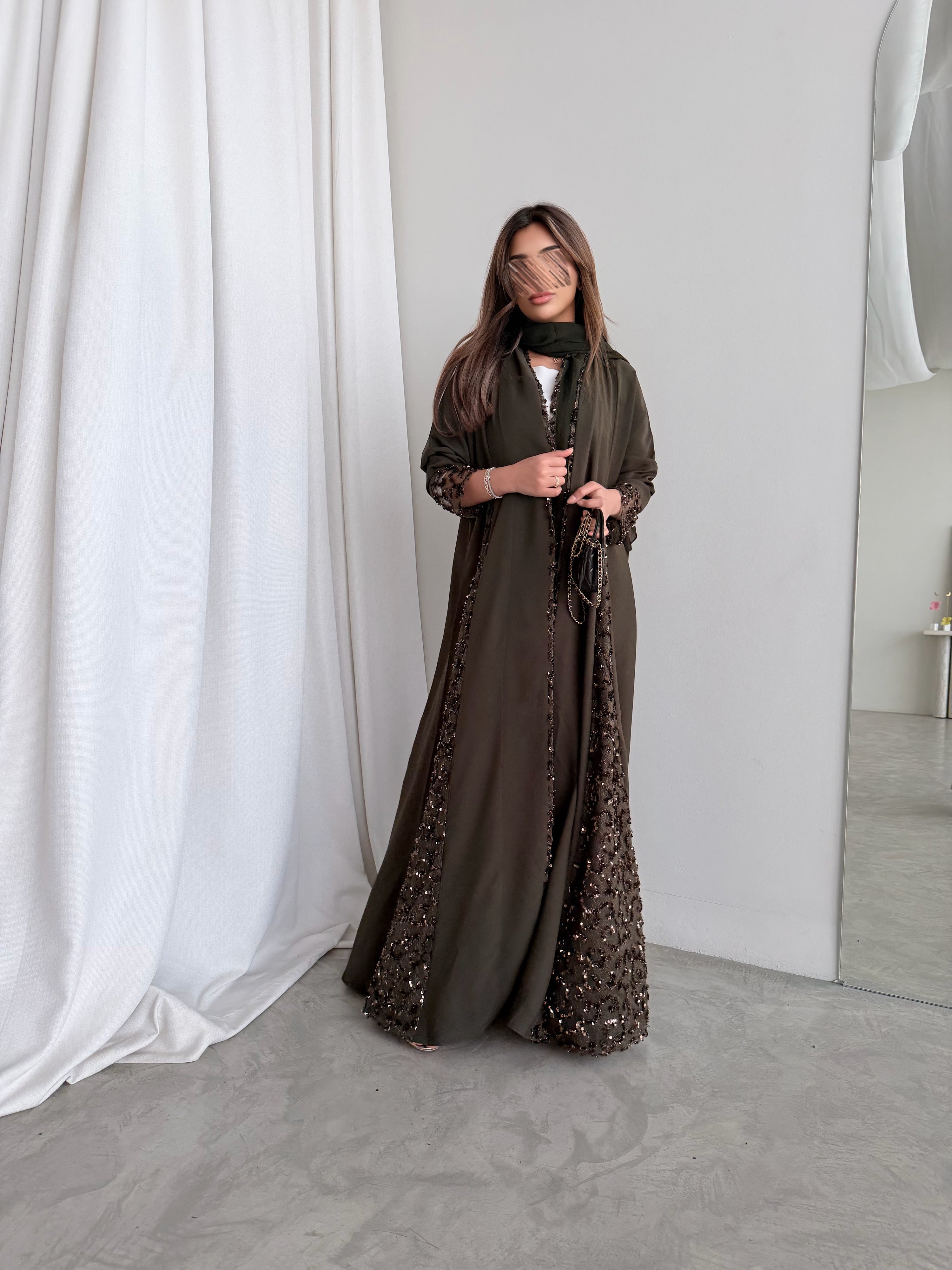 MWT2013 - عباية كريب زيتي مع تدخيله دانتيل زيتي - Aya