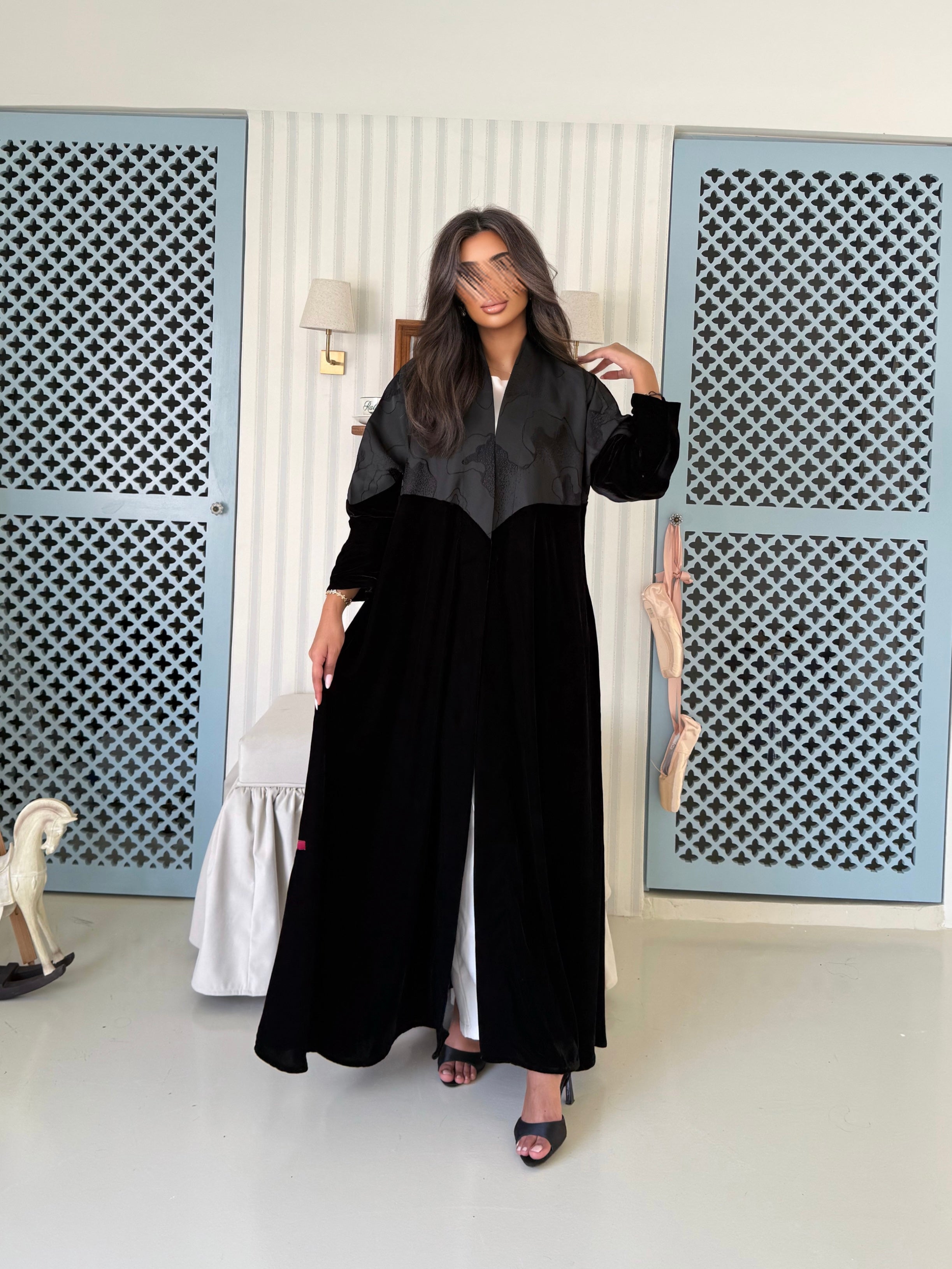 MW645 - Light Crepe Standing with Jacquard Half-Cloche