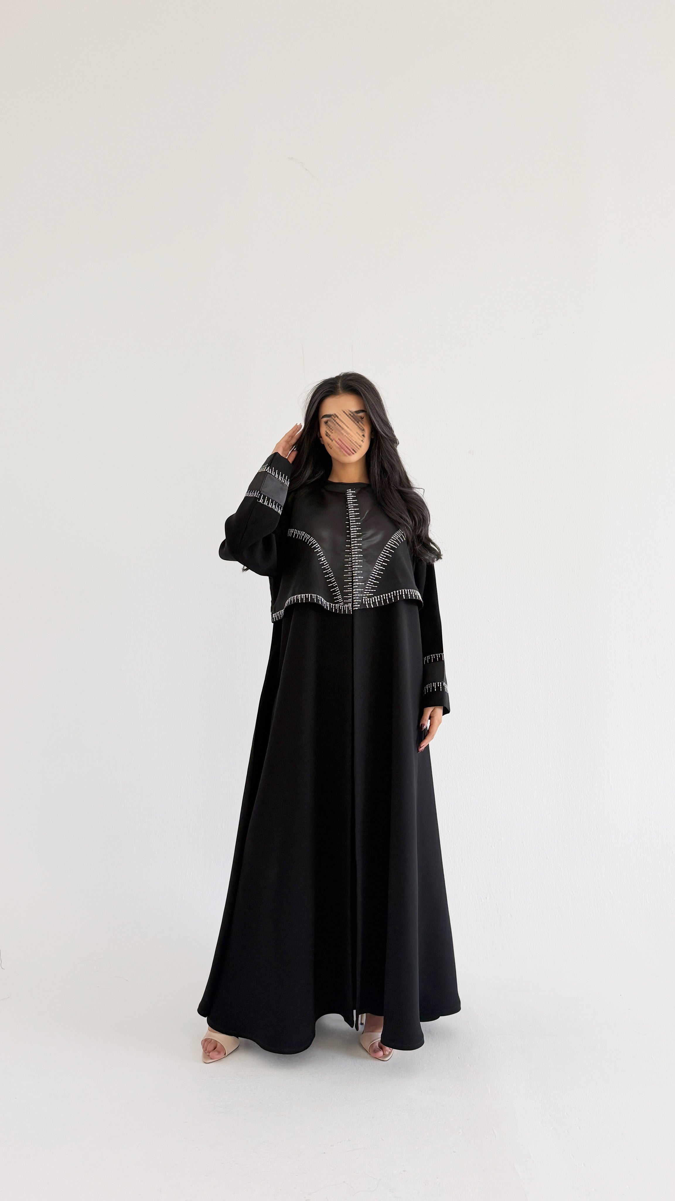 MWT1098 - عباية اسود بتطريز ابيض - Aya