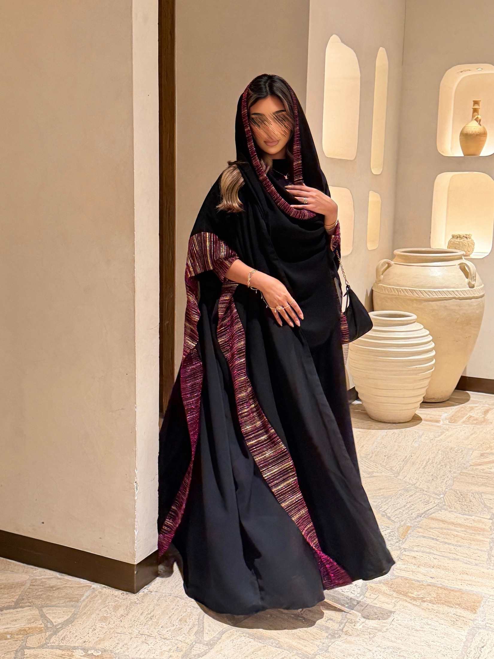 MWT5140 - عبايه كريب مع لمعة تجمع بين البساطة و الأناقة بكمية محدودة - Aya