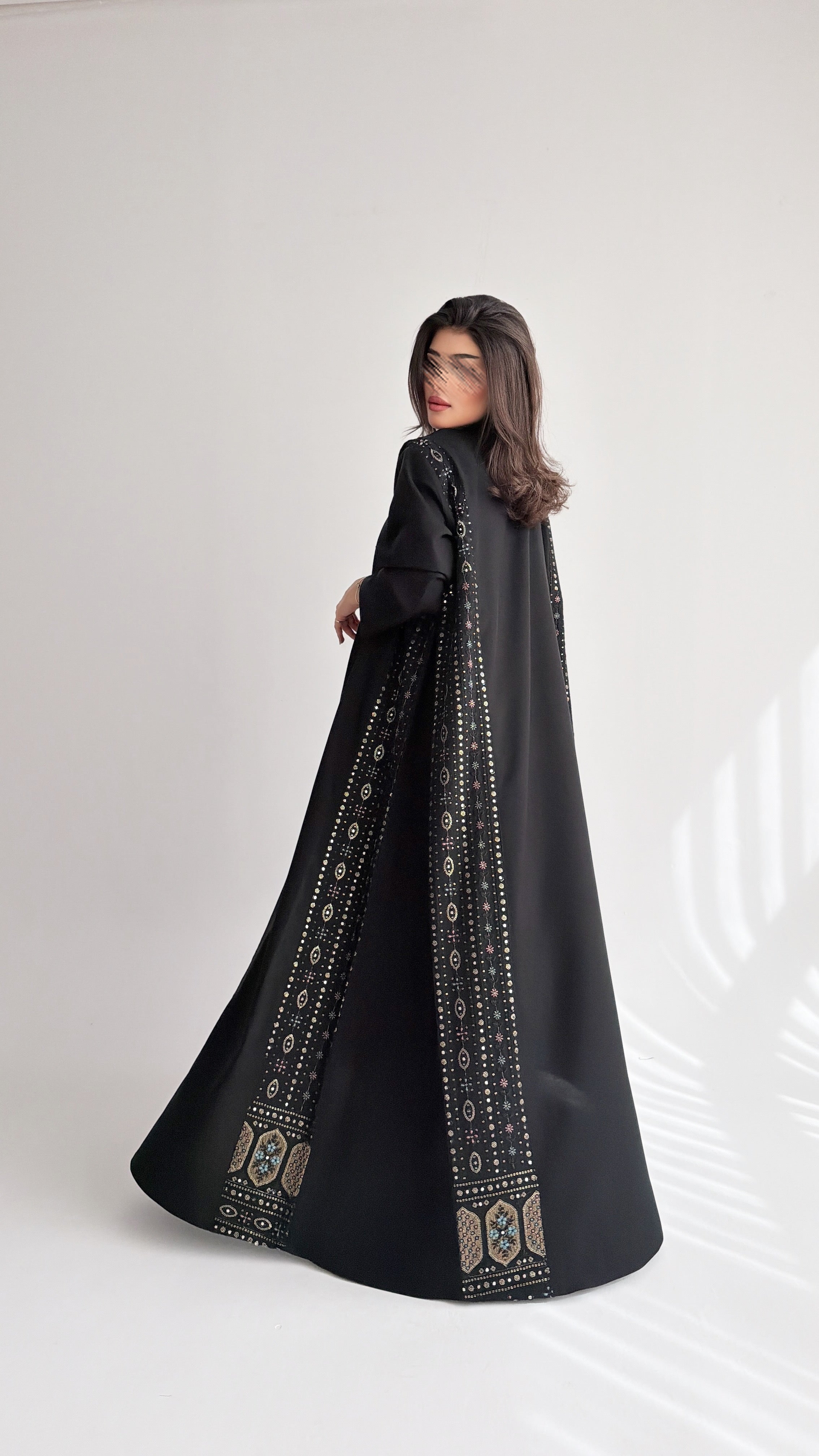 MWT1032 - عباية اسود مع تدخيله لنن تطريز - Aya
