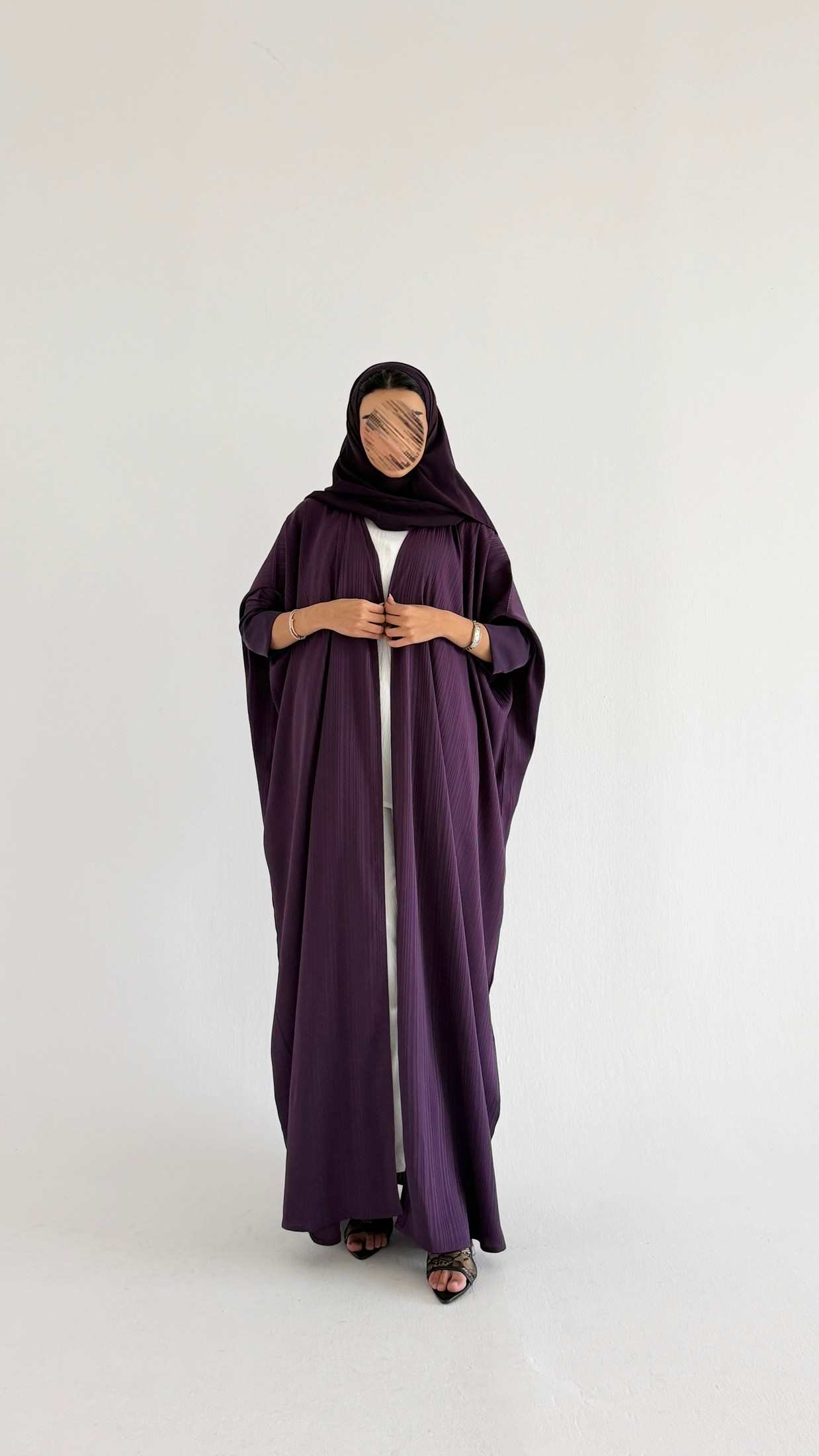 MWT1178 - عباية مخططة بتدخيلة - Aya