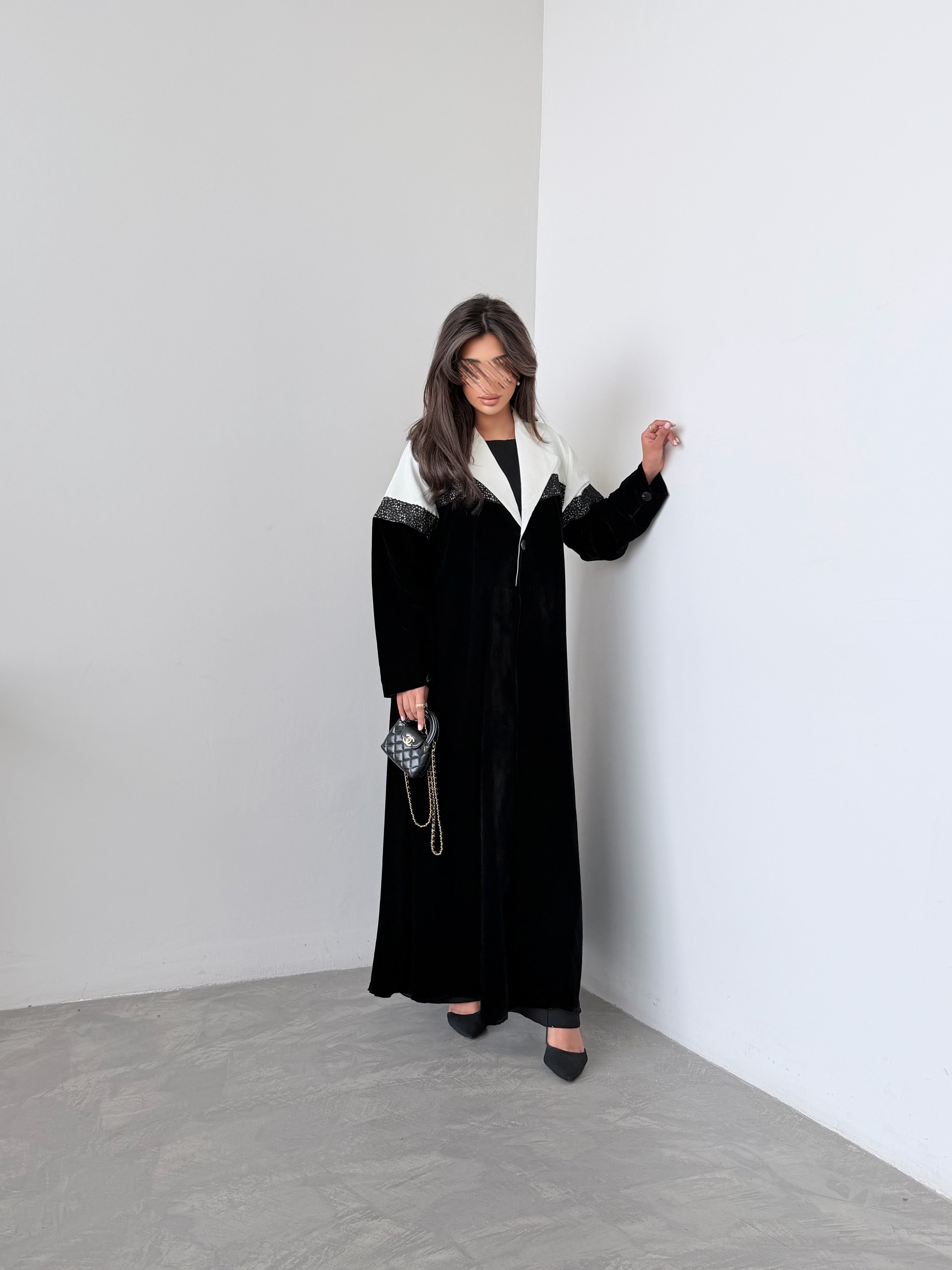 MW645 - Light Crepe Standing with Jacquard Half-Cloche