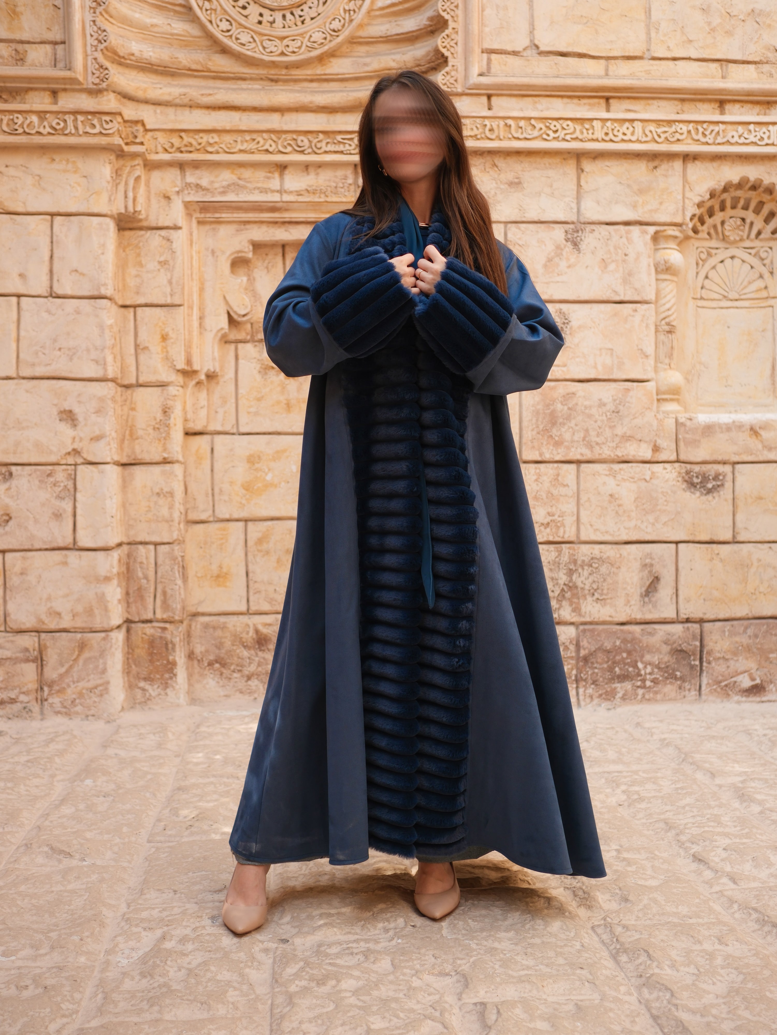 MW1807 - عباية شامواه مع تدخيلة فرو