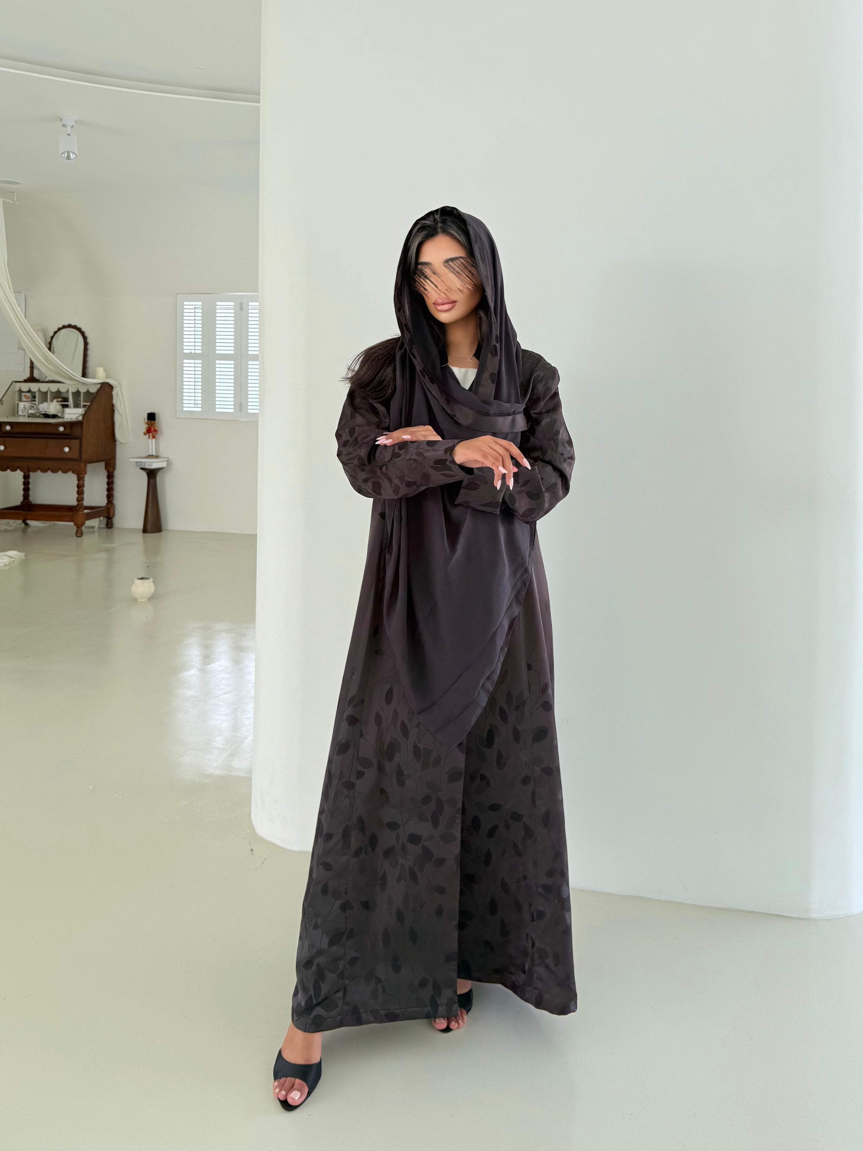 MW645 - Light Crepe Standing with Jacquard Half-Cloche