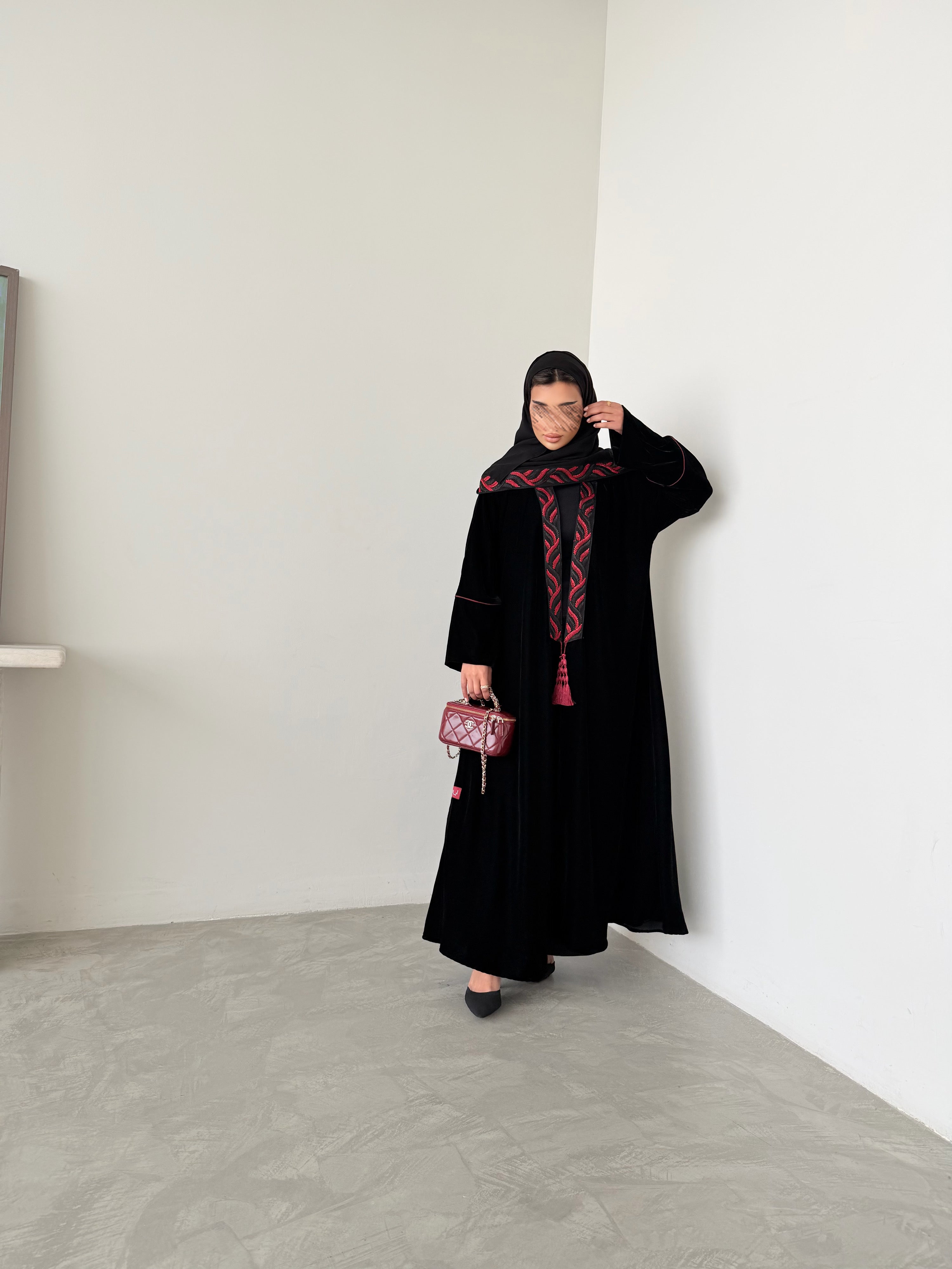 MW645 - Light Crepe Standing with Jacquard Half-Cloche