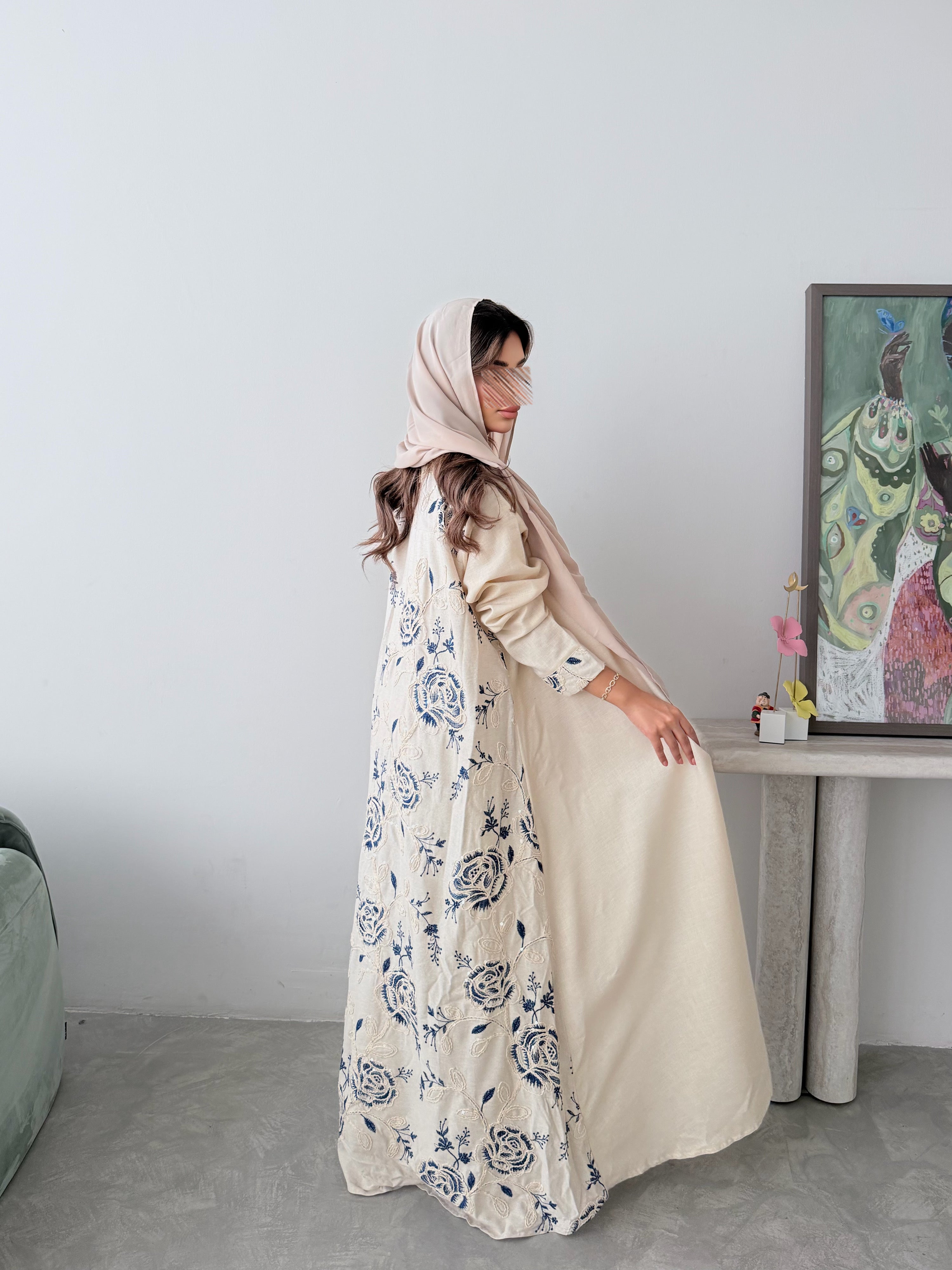 MWT781 - عباية لنن مع خلف لنن مطرز - Aya