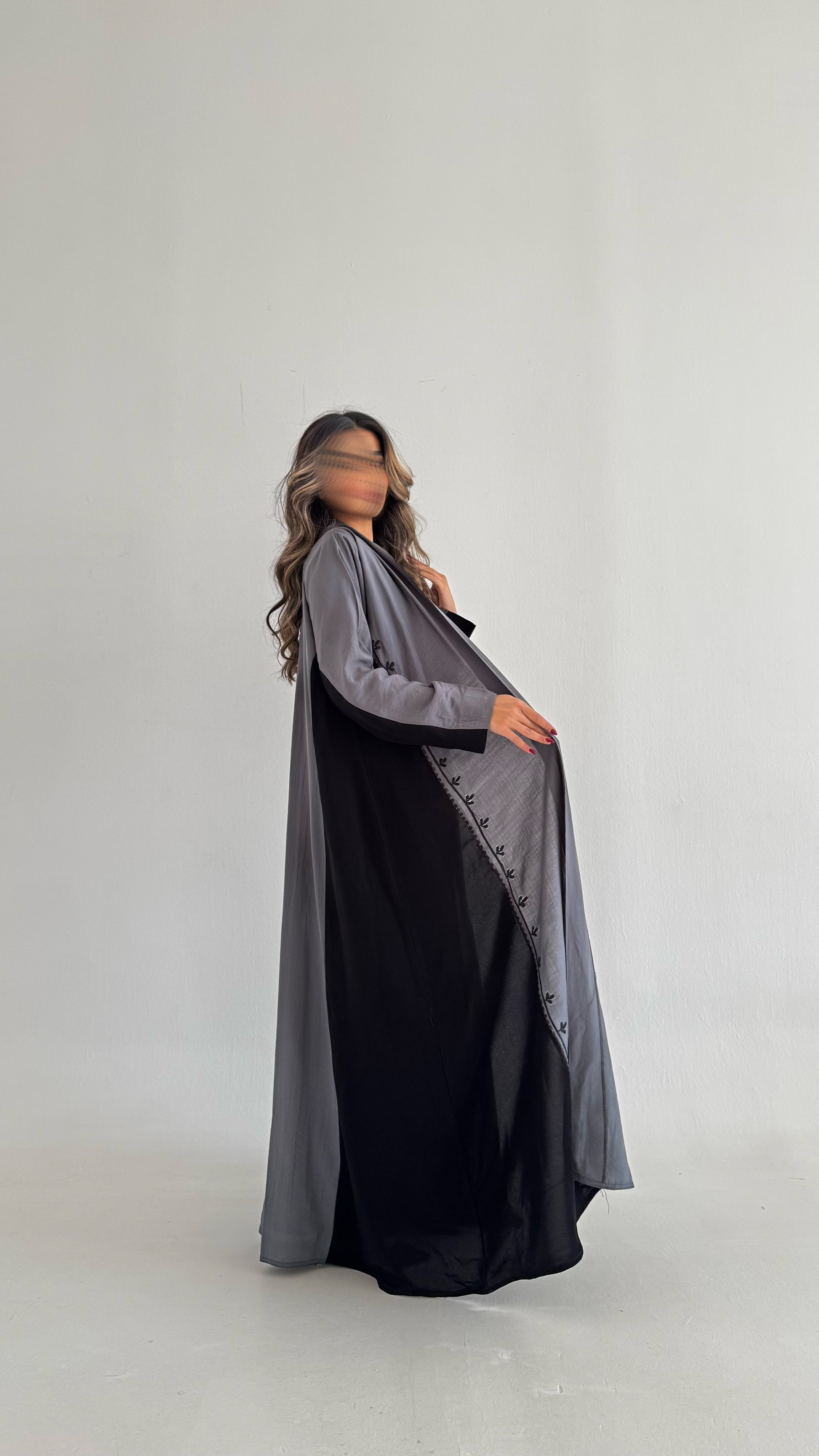 MW1736 - عباية لنن مكسر تطريز يدوي - Aya