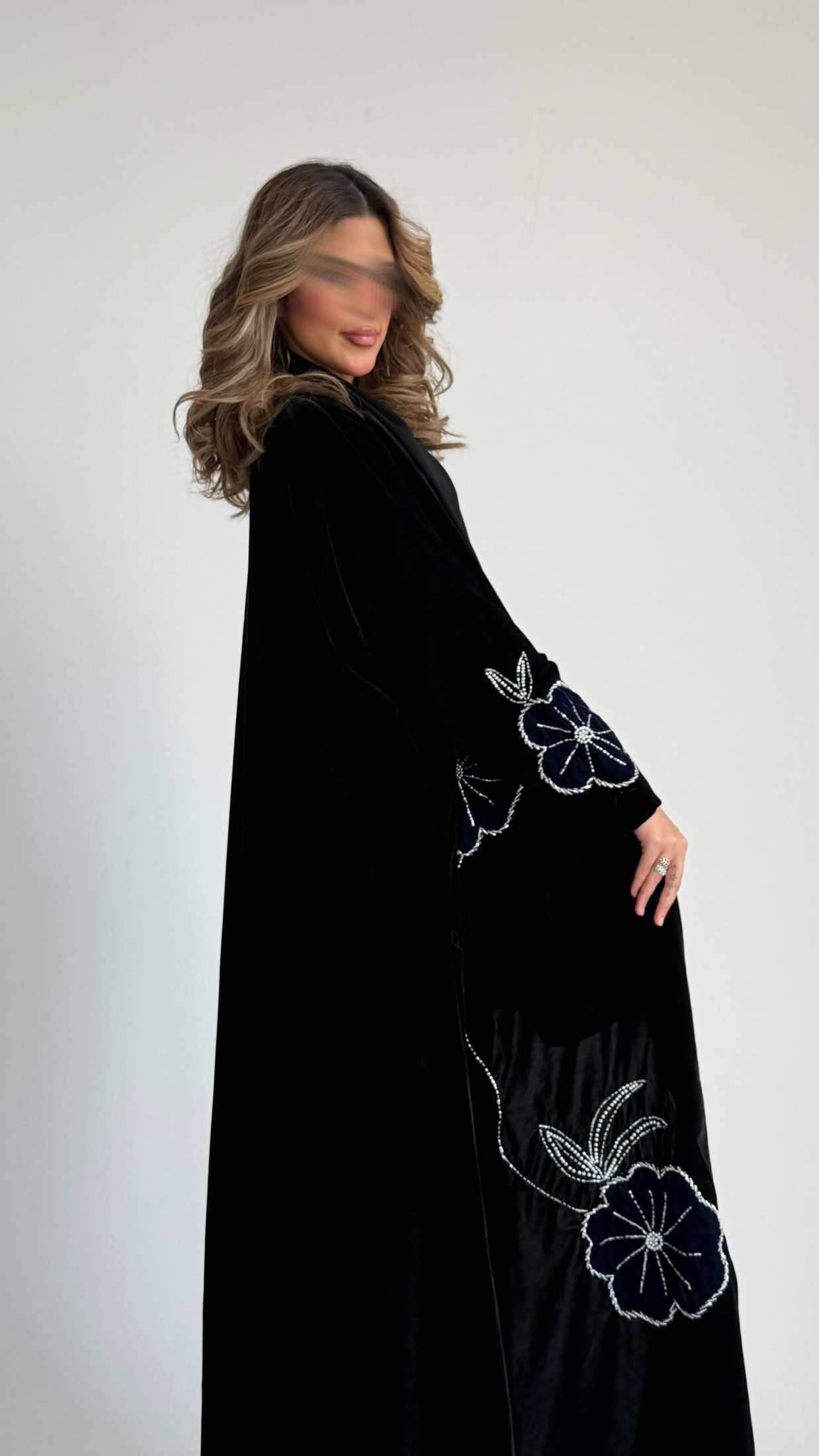 MWT542 - عباية مخمل مع تطريز وشك - Aya