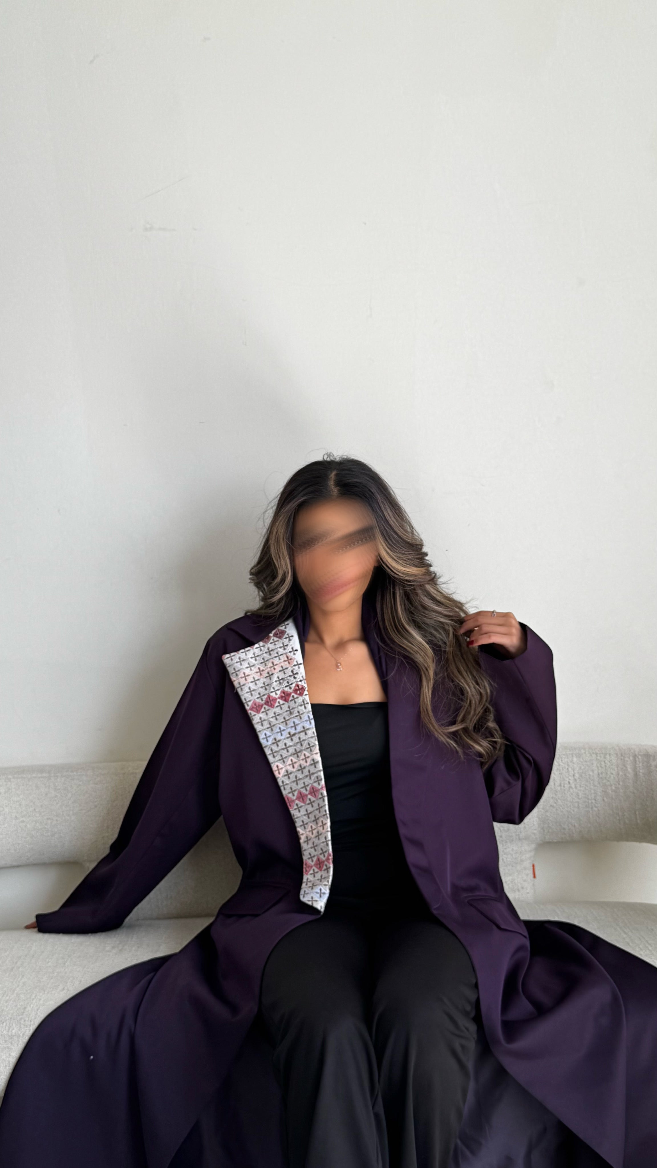 MW1706 - عباية بليزر بتطريز على الياقة - Aya