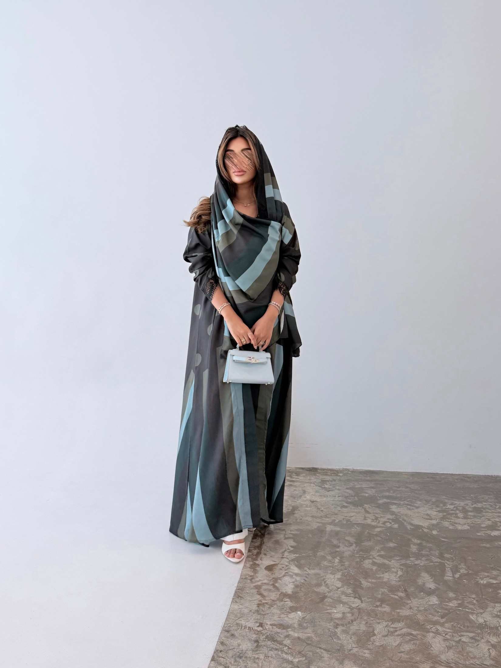 MWT5150 - قماش كريب طباعه منقط مع دانتيل بالأكمام والطرحة - Aya