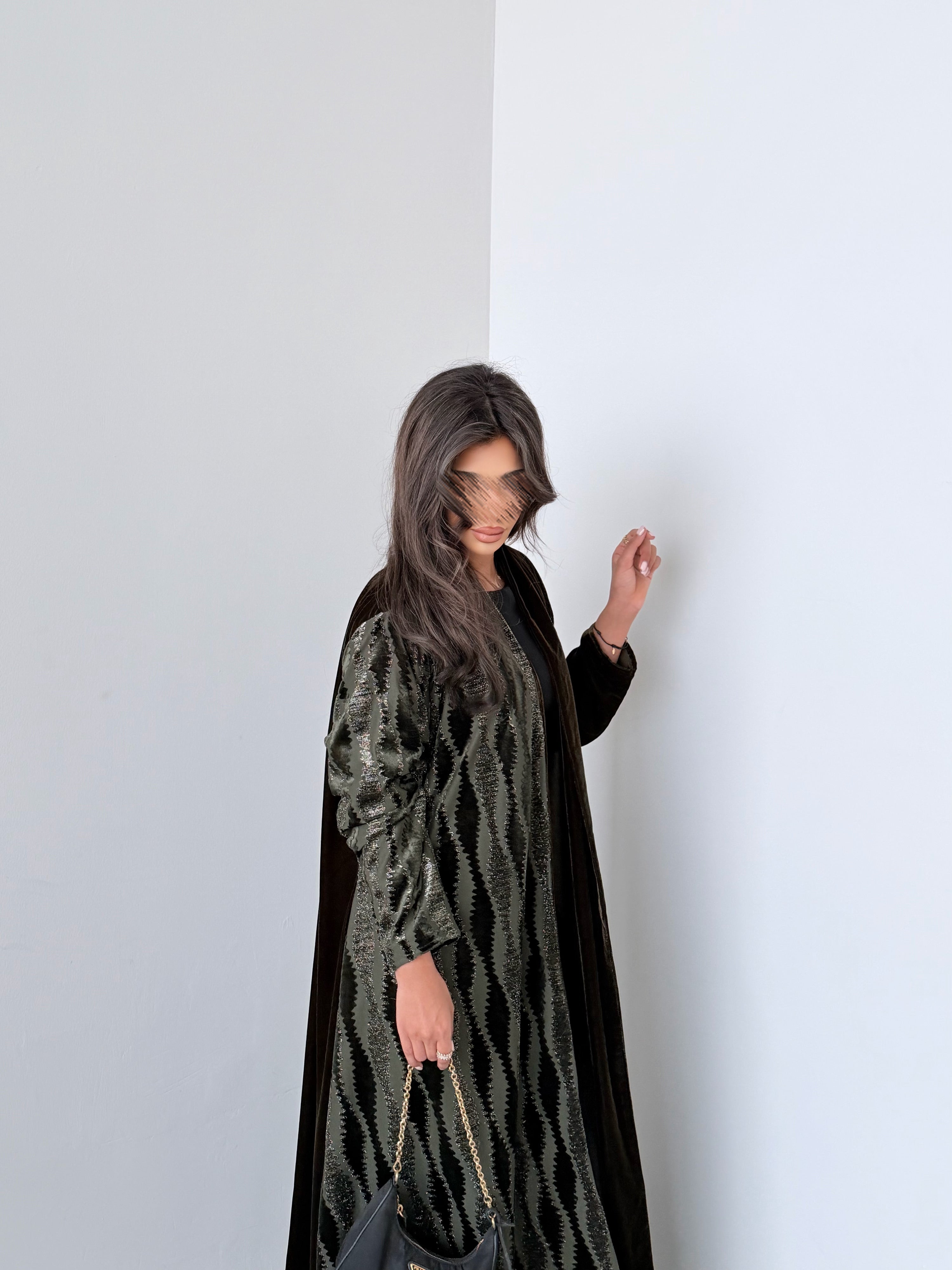 MW645 - Light Crepe Standing with Jacquard Half-Cloche