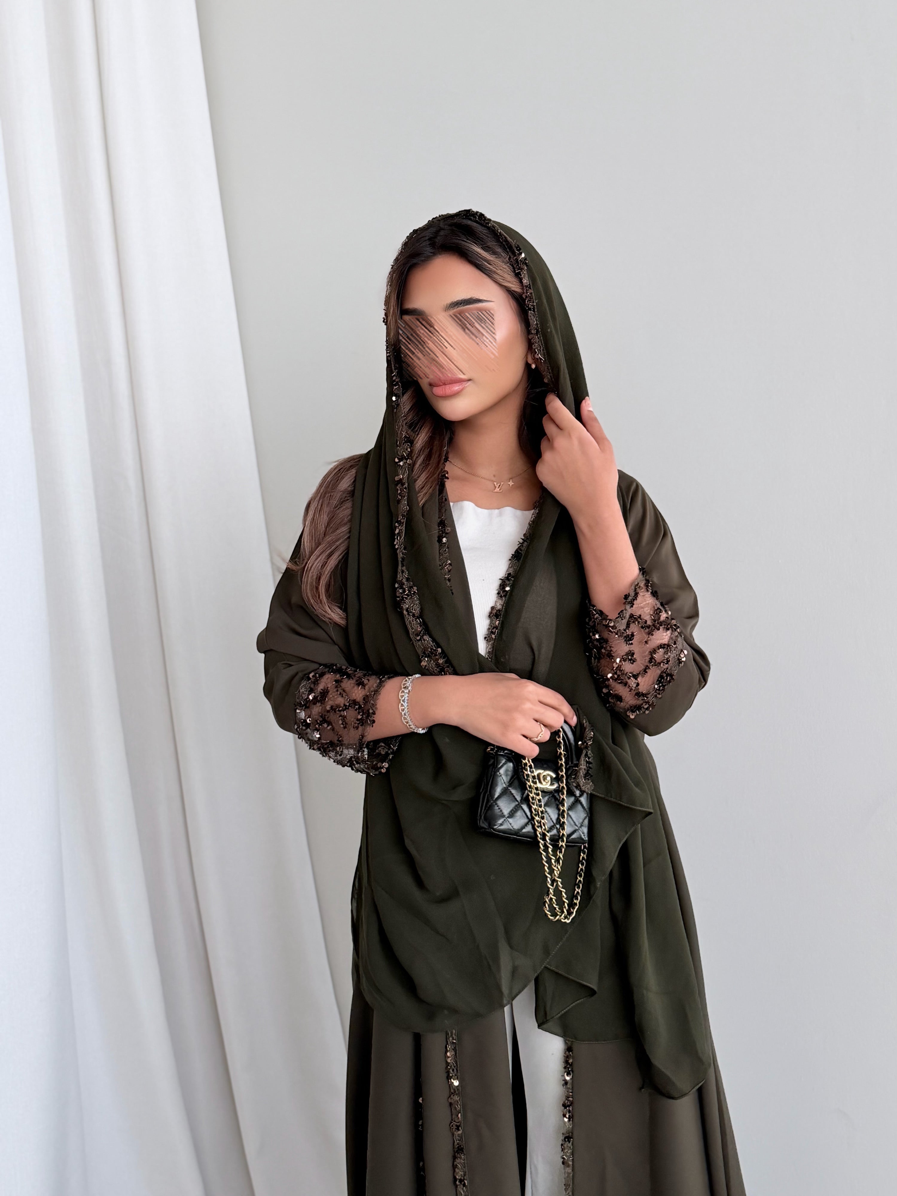 MWT2013 - عباية كريب زيتي مع تدخيله دانتيل زيتي - Aya