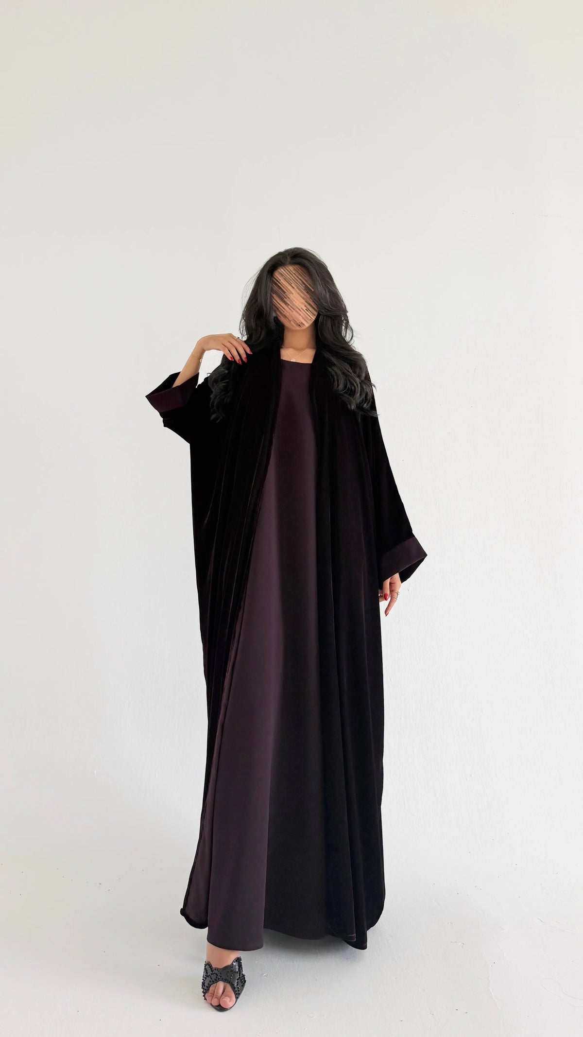 MWT1295 - عباية مخمل موف بفستان كريب مع تدخيله بالأكمام - Aya