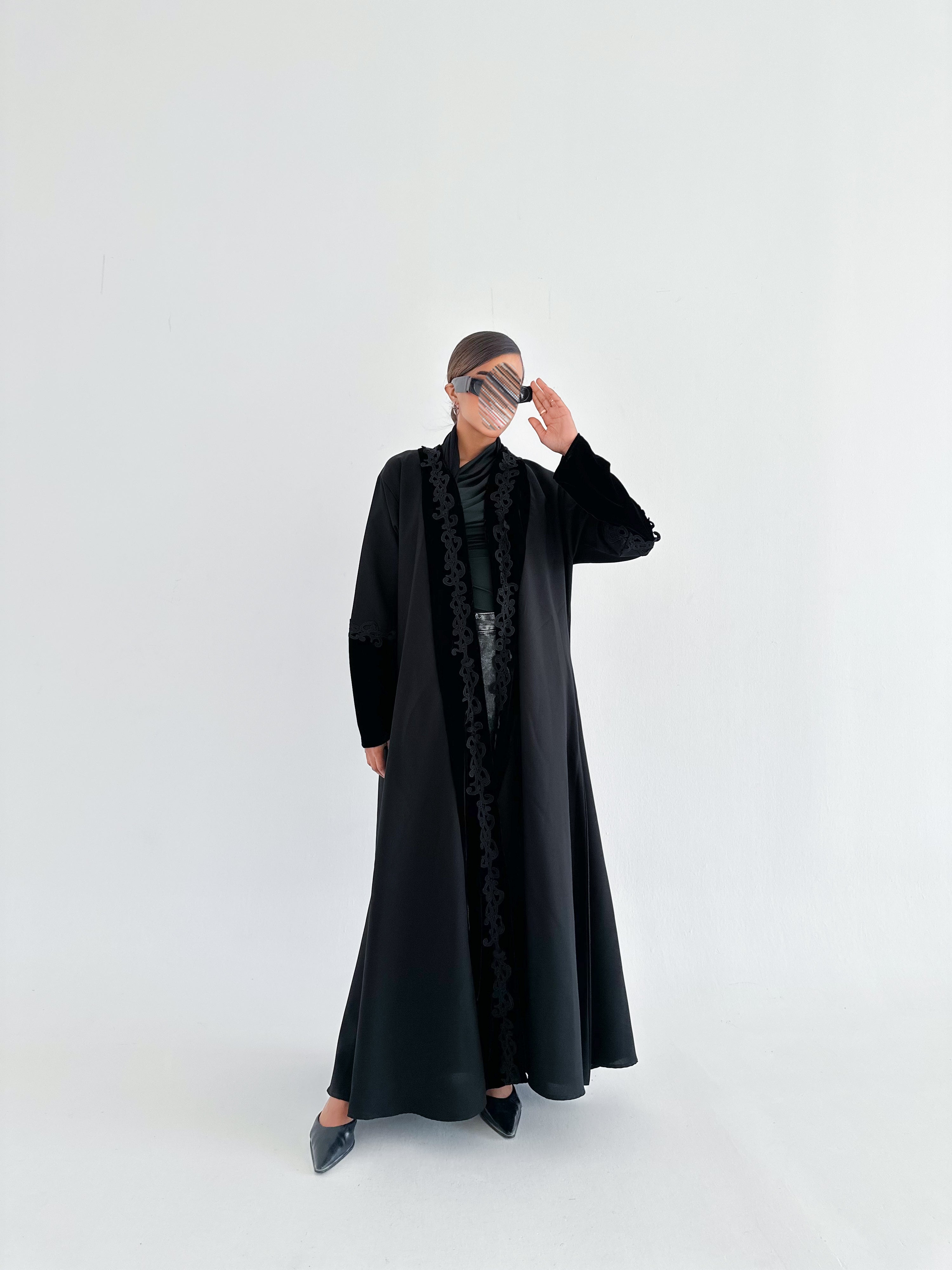 MW1838 - عباية مخمل اسود مع كتان واضافة كلفة - Aya