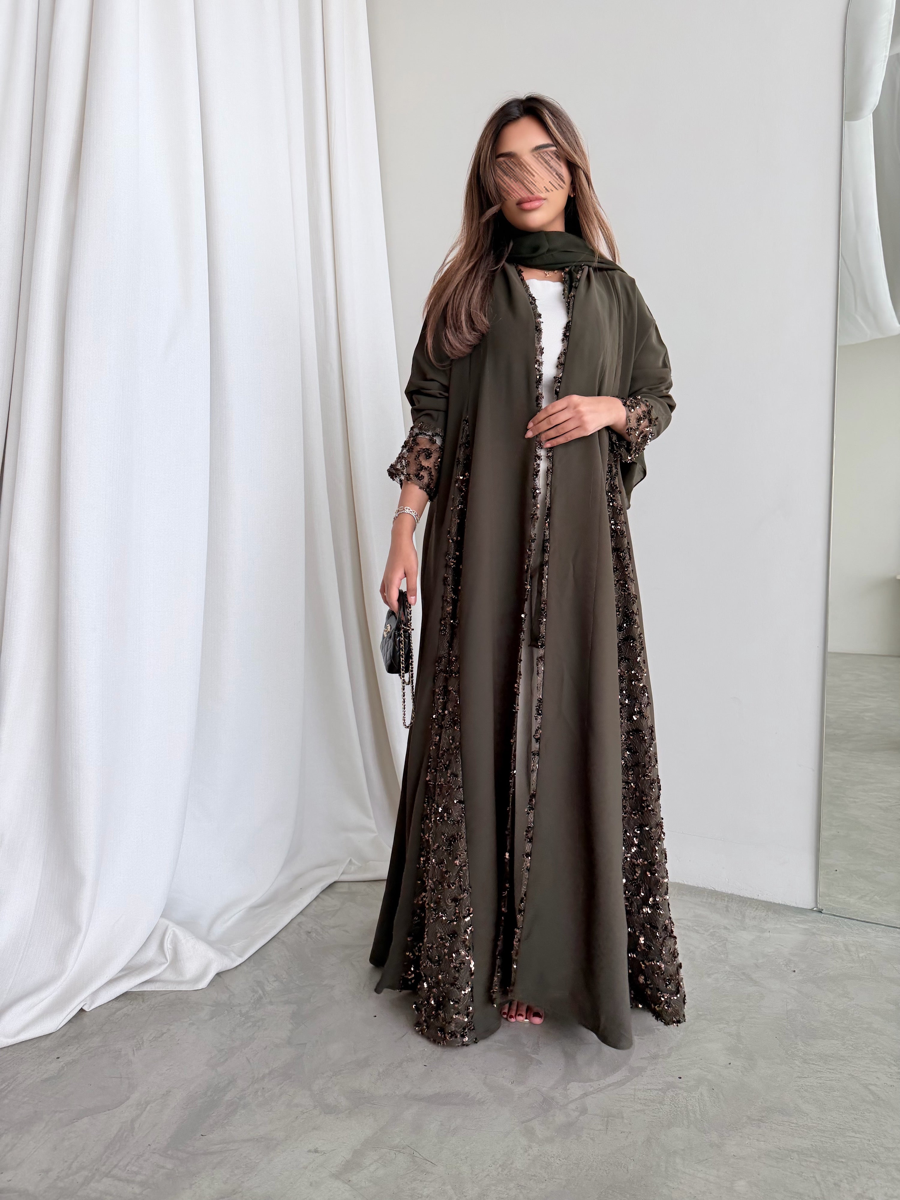 MWT2013 - عباية كريب زيتي مع تدخيله دانتيل زيتي - Aya