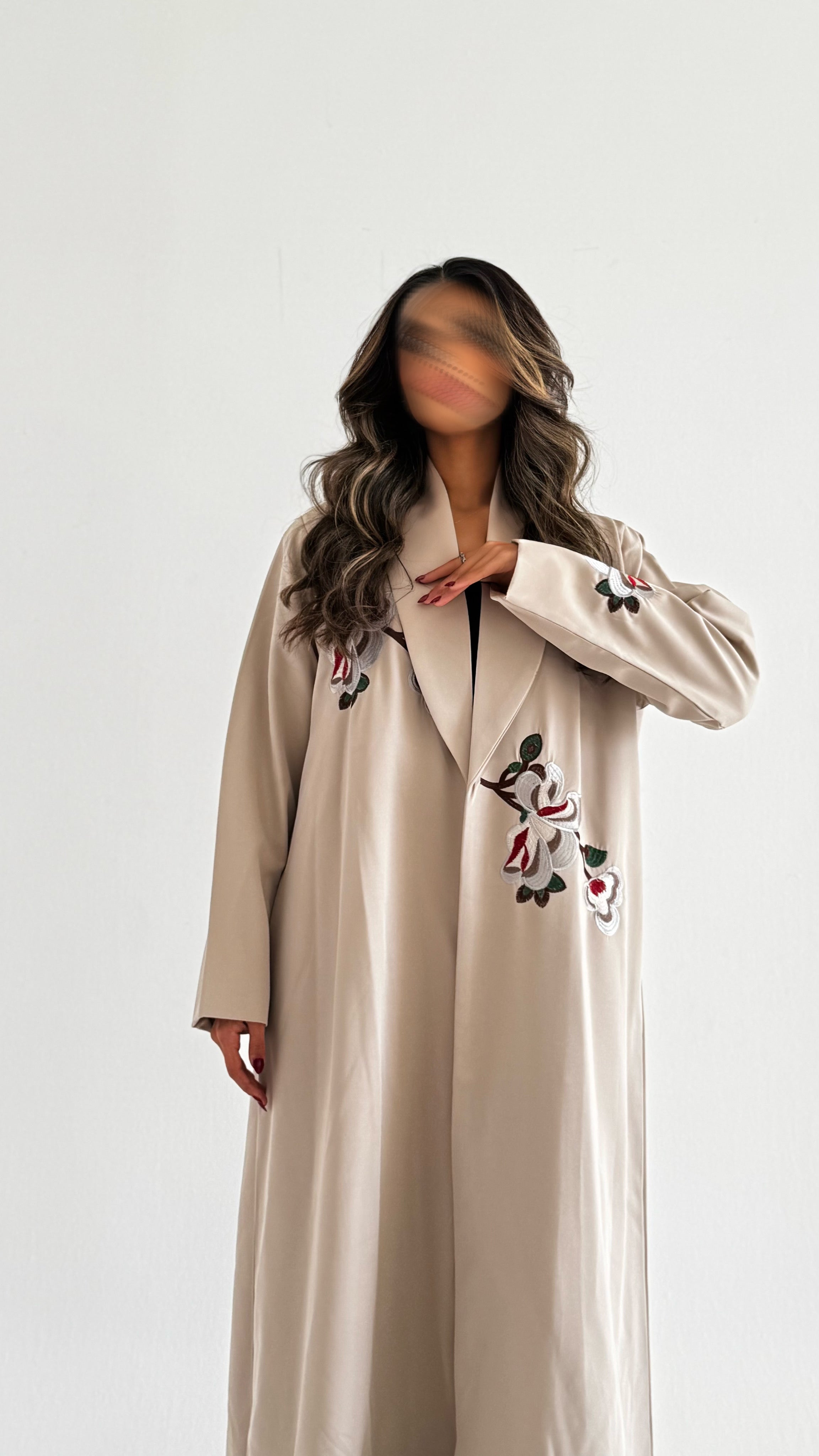 MW1705 - عباية بليزر بتطريز بقماش كريب - Aya