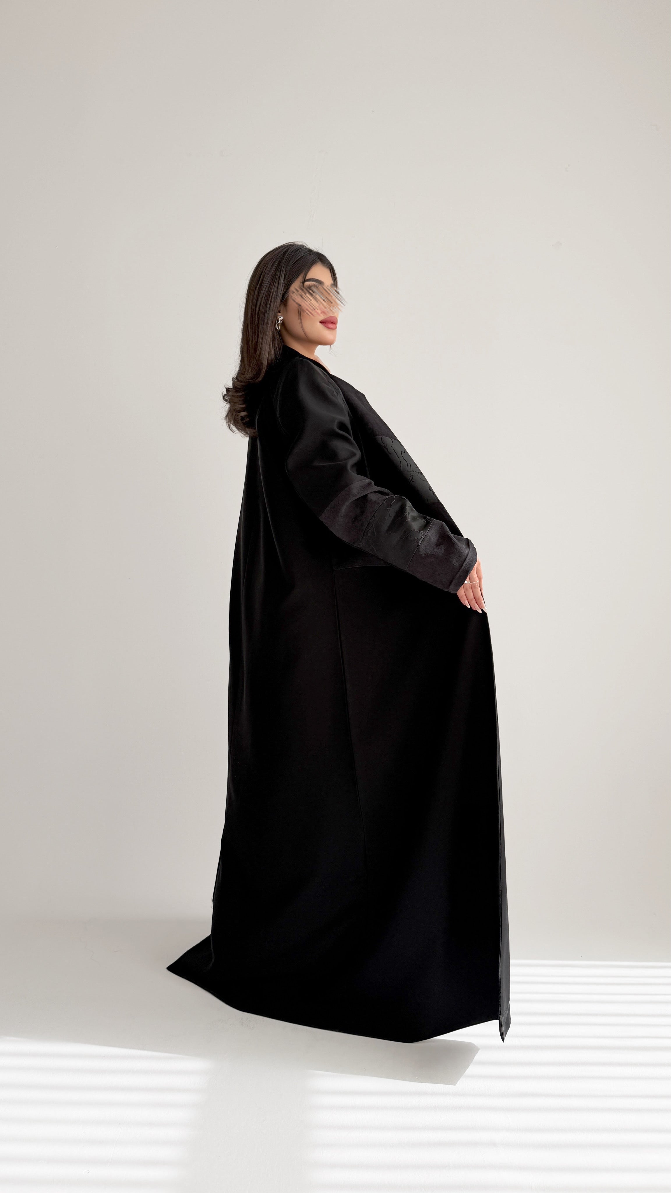 MW2041 - عباية بليزر مع اضافه ثلاثة خامات ليعطي طابع الاناقة - Aya