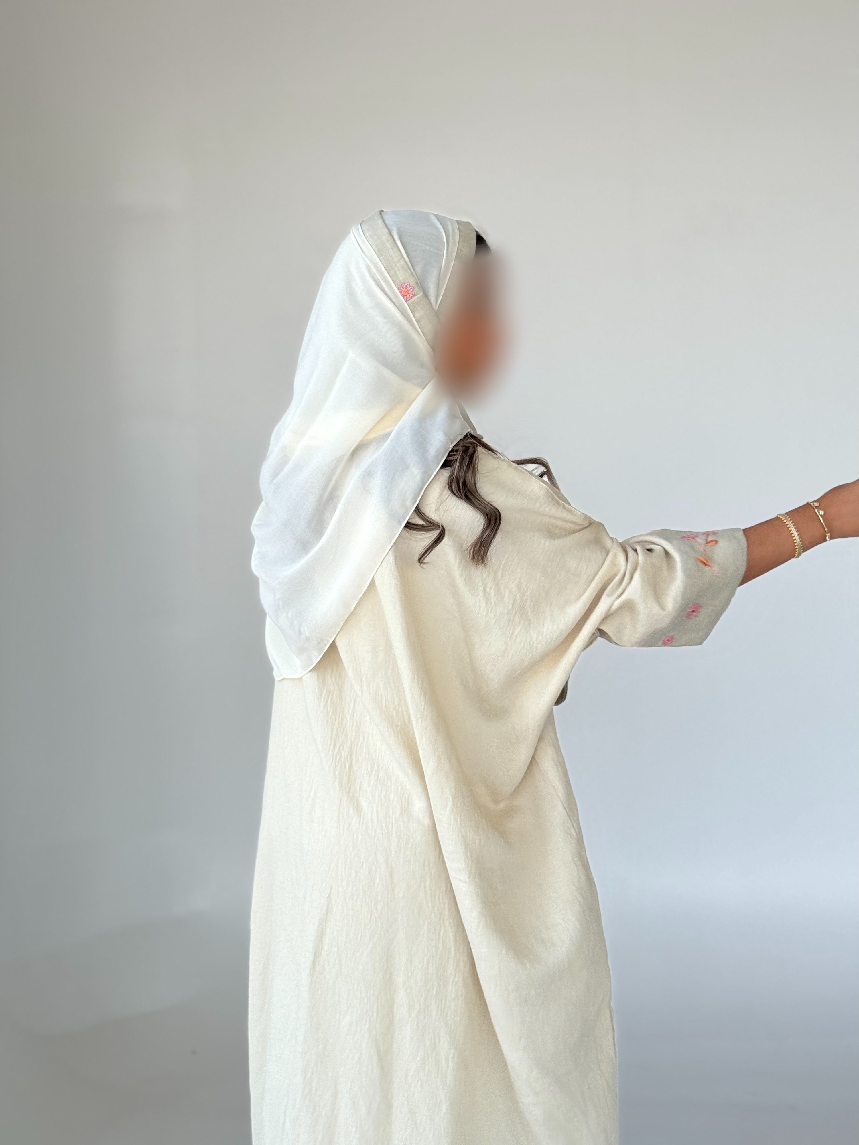 MW1383 - عباية كريب سعودي بيج مطرزة - Aya