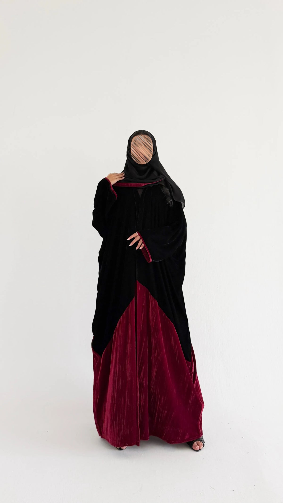 MWT2182 - عبايه مخمل اسود وعنابي - Aya