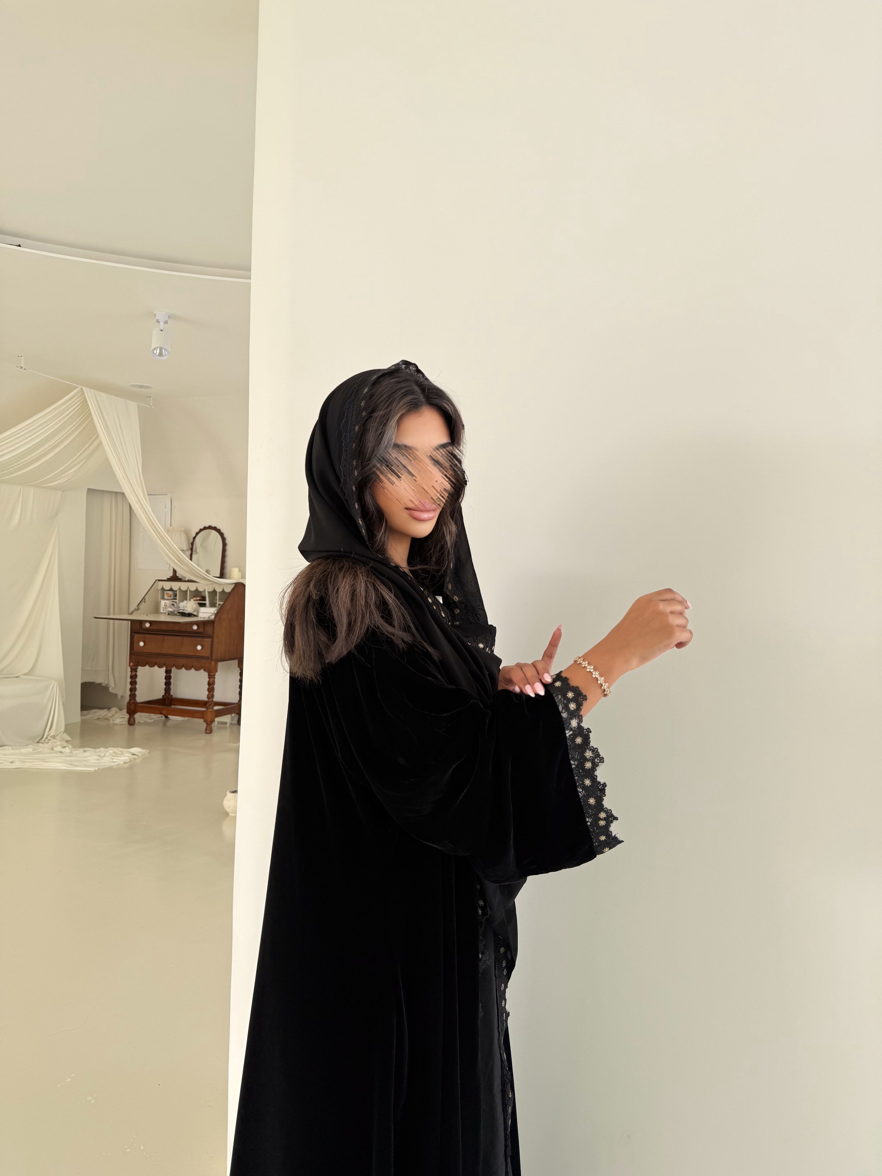 MW645 - Light Crepe Standing with Jacquard Half-Cloche