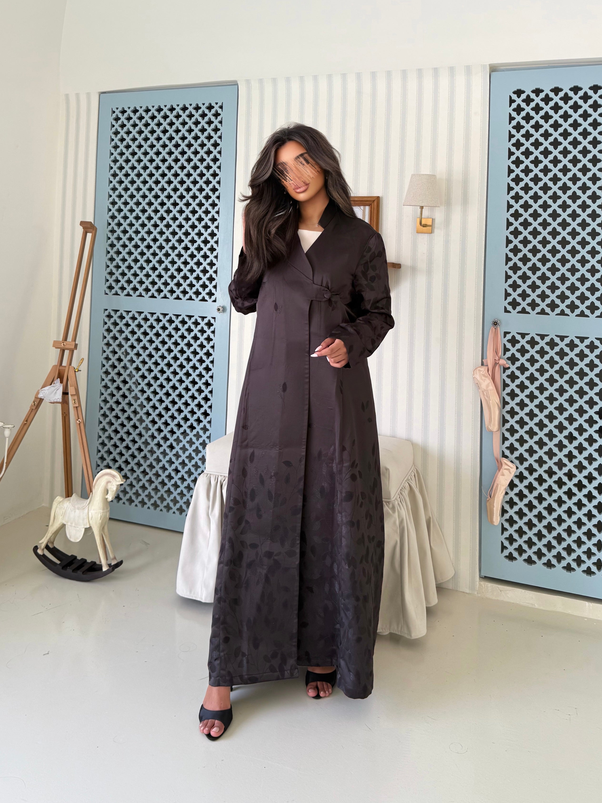 MW645 - Light Crepe Standing with Jacquard Half-Cloche