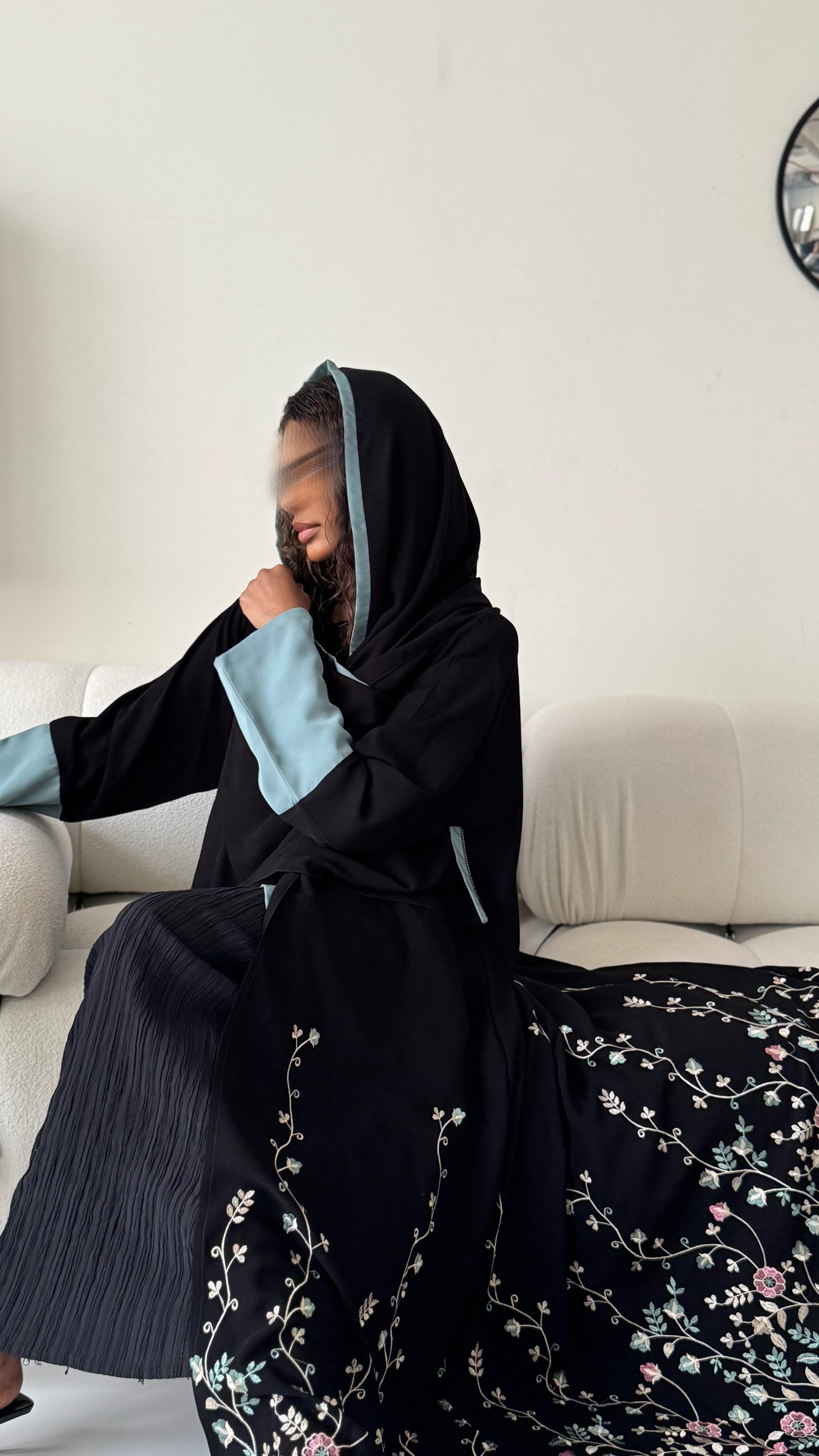 MW1633 - Black abaya with embroidery - عباية سوداء بتطريز - Aya