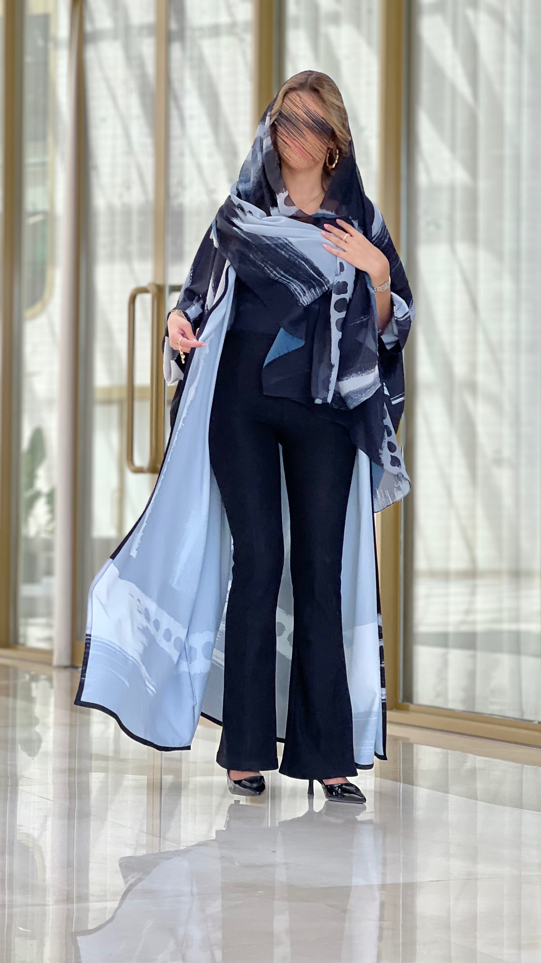 MWT330 - عباية طباعة حرير ابيض واسود - Aya