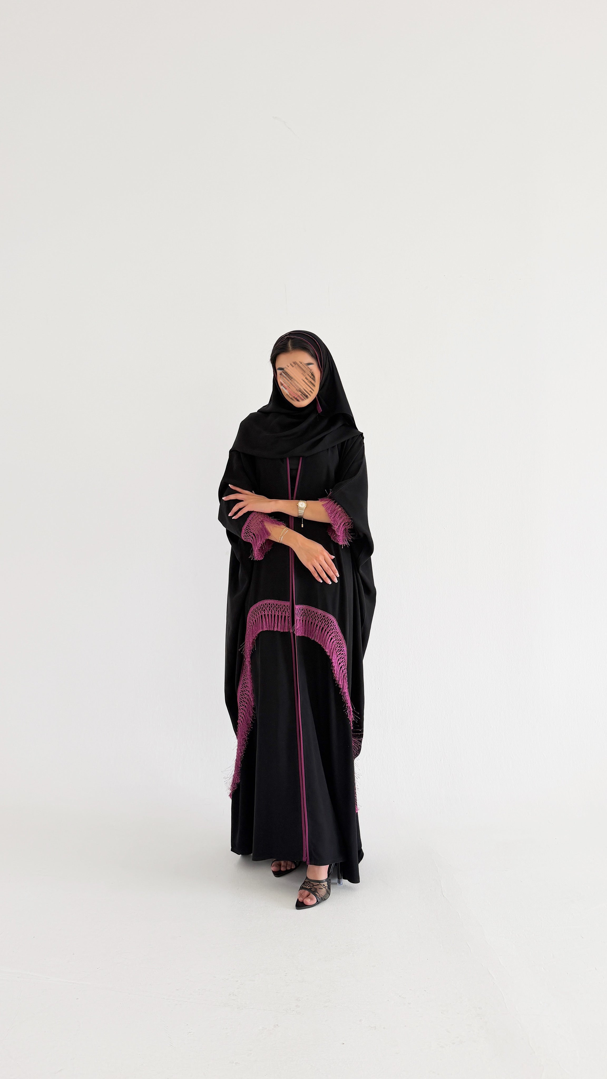 MWT2011 -عباية كريب اسود مع تدخيله دانتيل - Aya