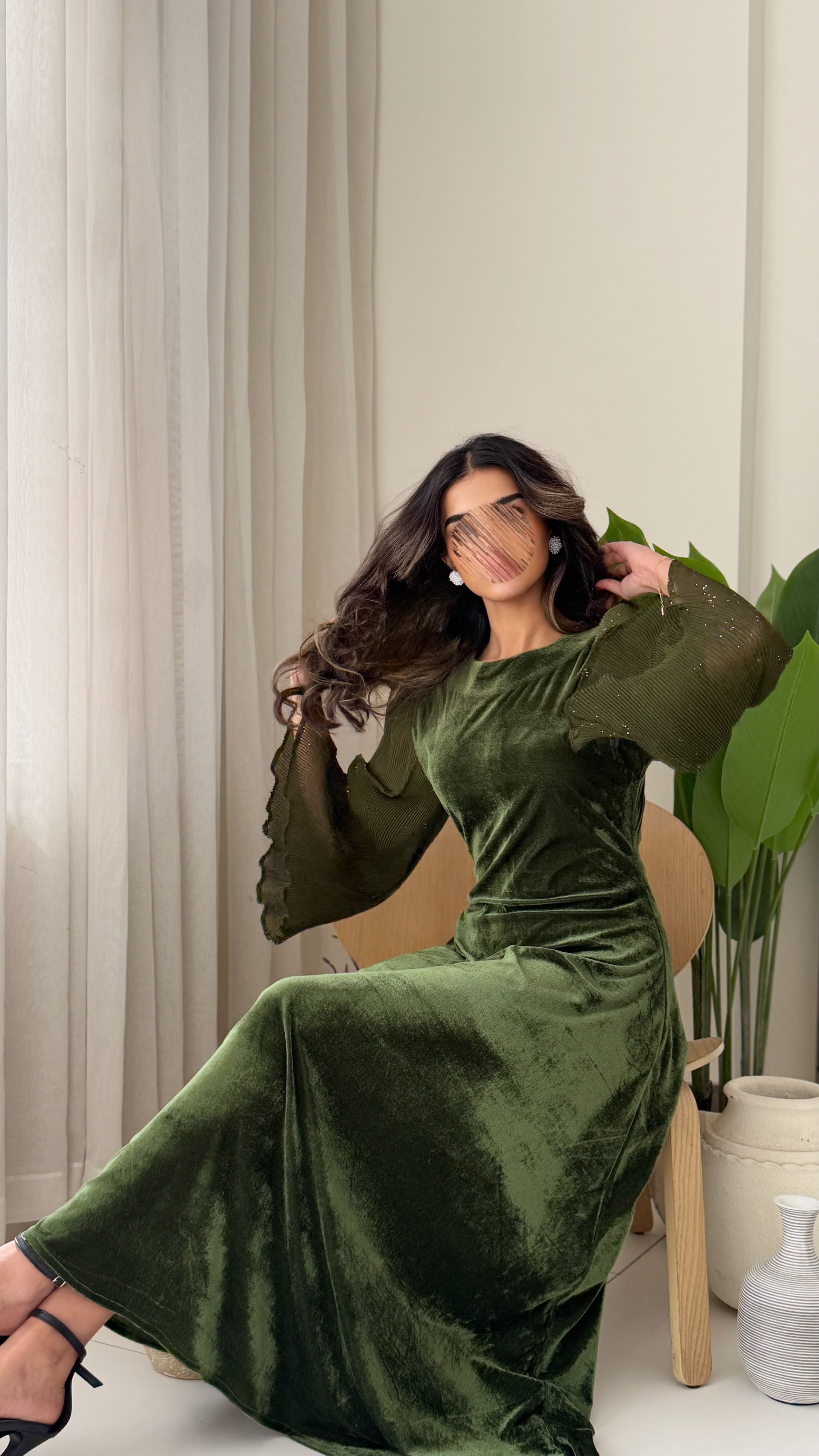 MWJ009 - جلابية مخمل راقية بتفاصيل شيفون أومبري فاخرة على الأكمام - Aya