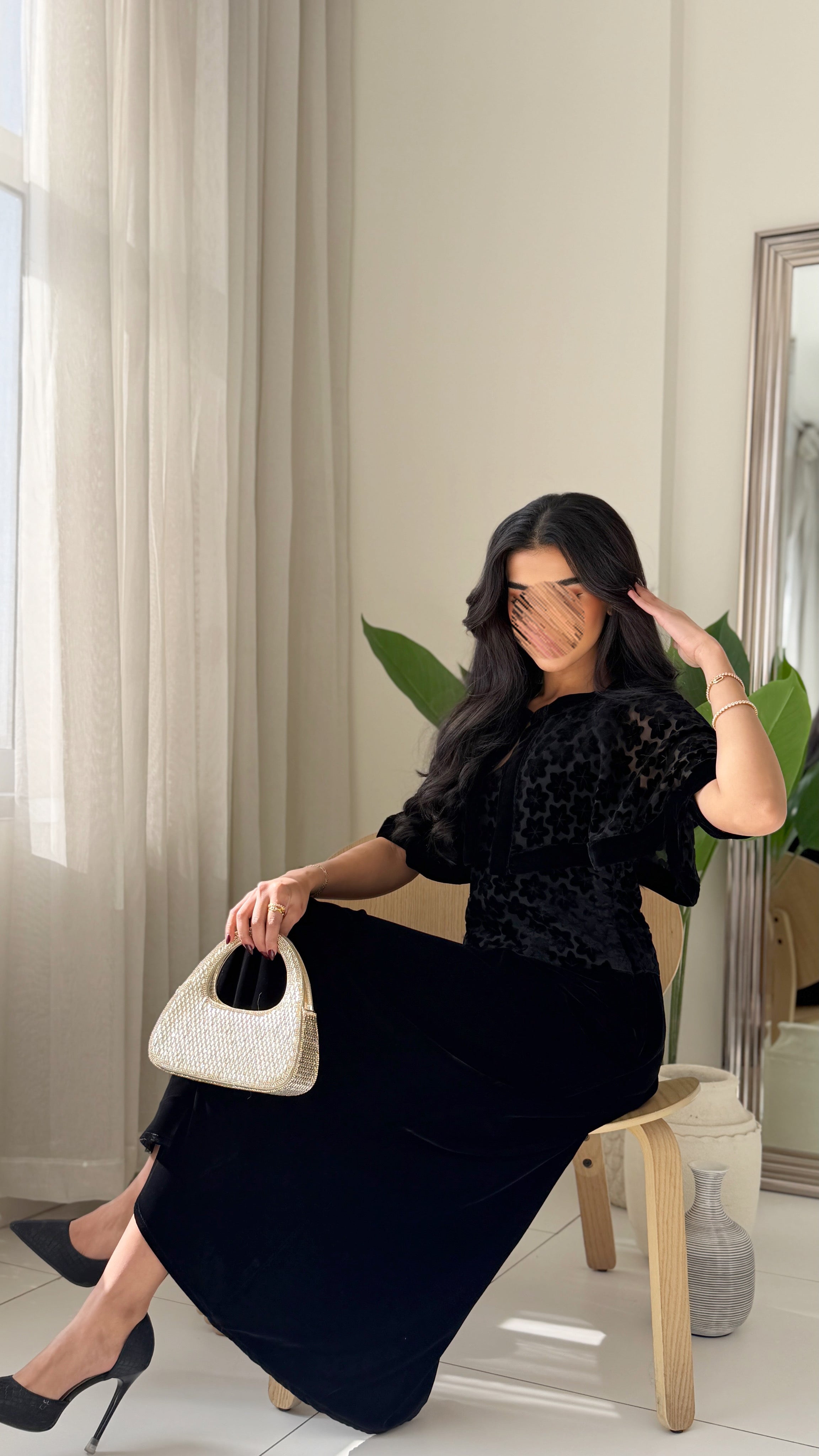 MWJ001 - جلابية مخمل أسود بتصميم أنيق مع كيب شيفون مخمل - Aya