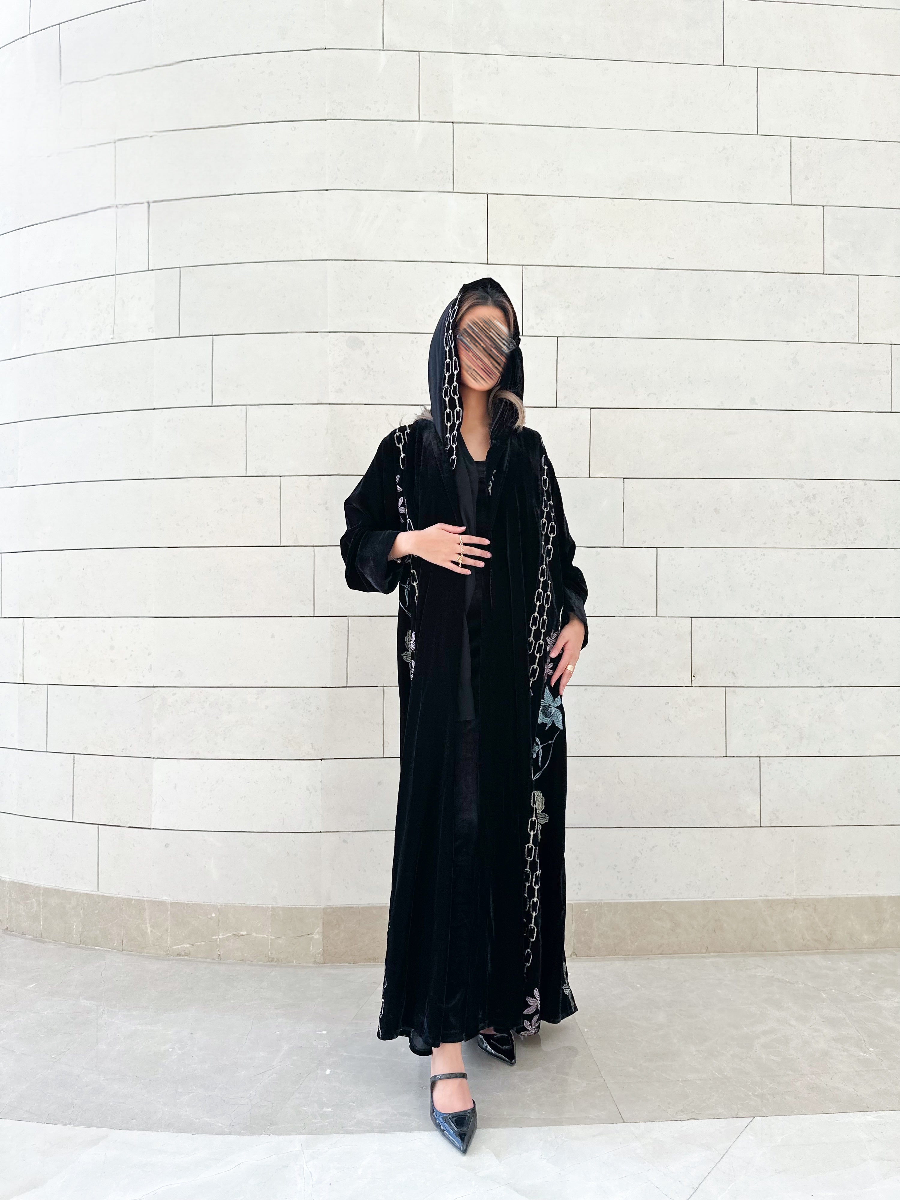 MWT550 - عباية مخمل مطرزة - Aya