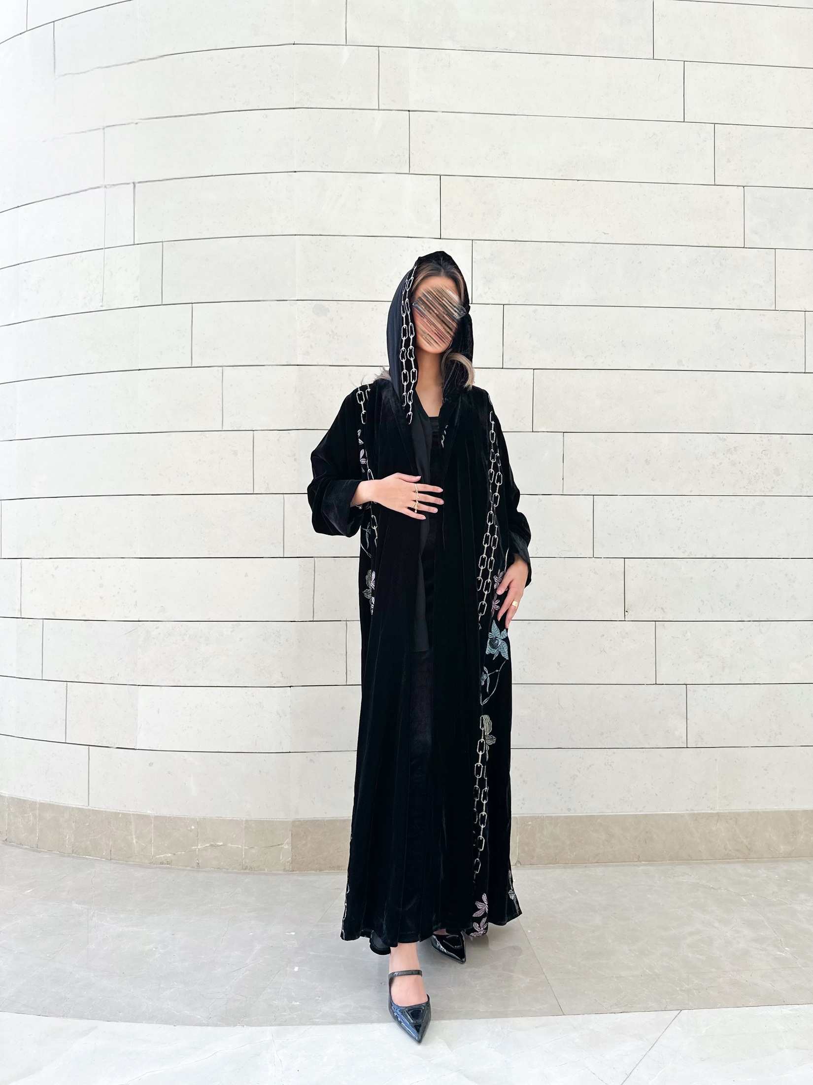 MWT550 - عباية مخمل مطرزة - Aya