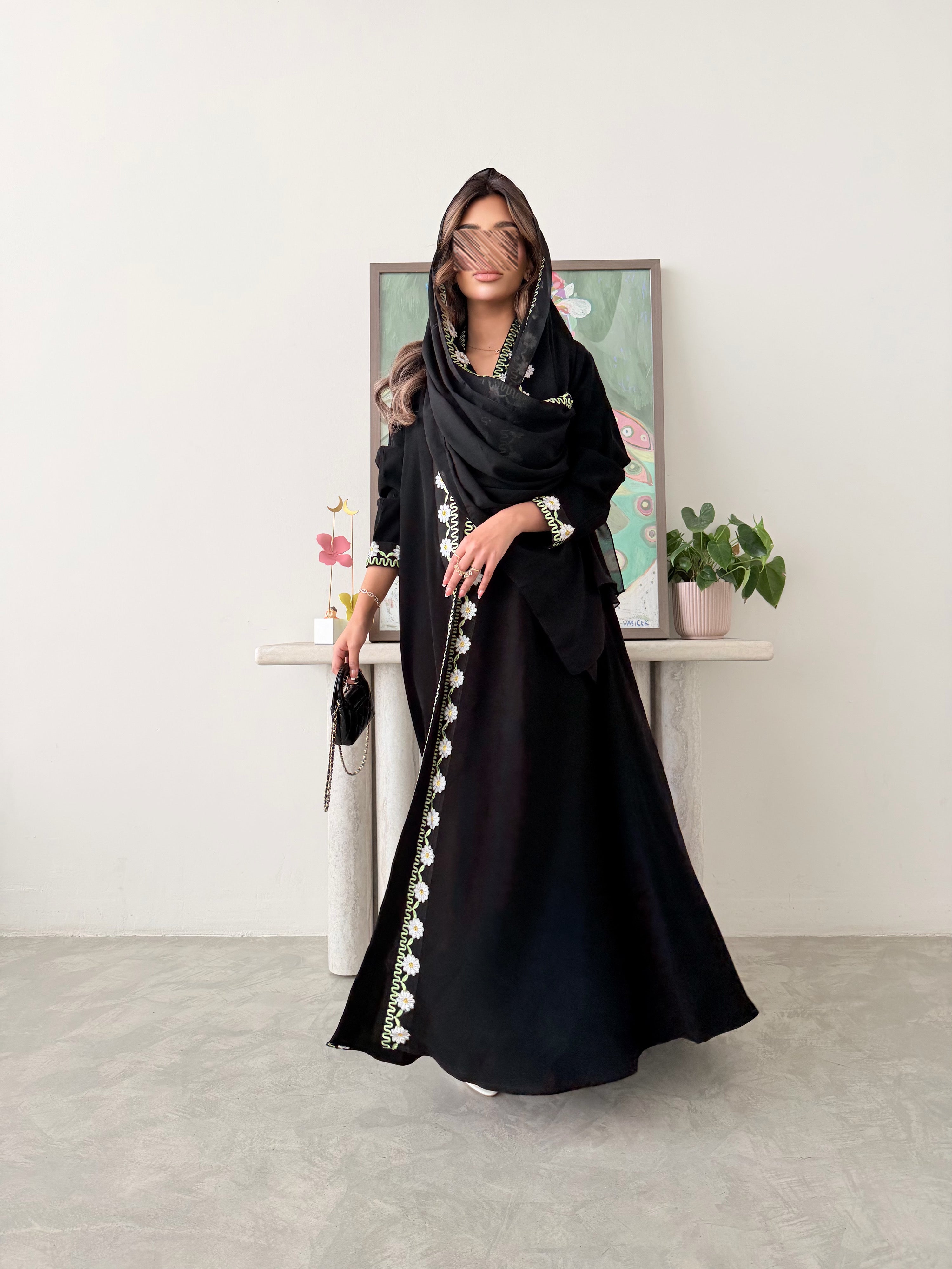 MWT791 - عباية كريب أسود مع تطريز ورود - Aya