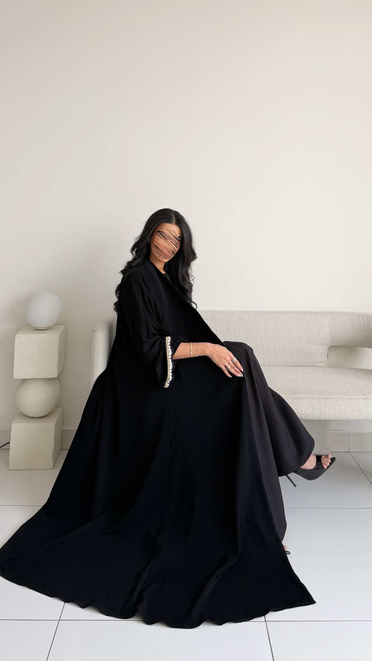 MWT1238 - عباية اسود بتدخيلة كلفة - Aya