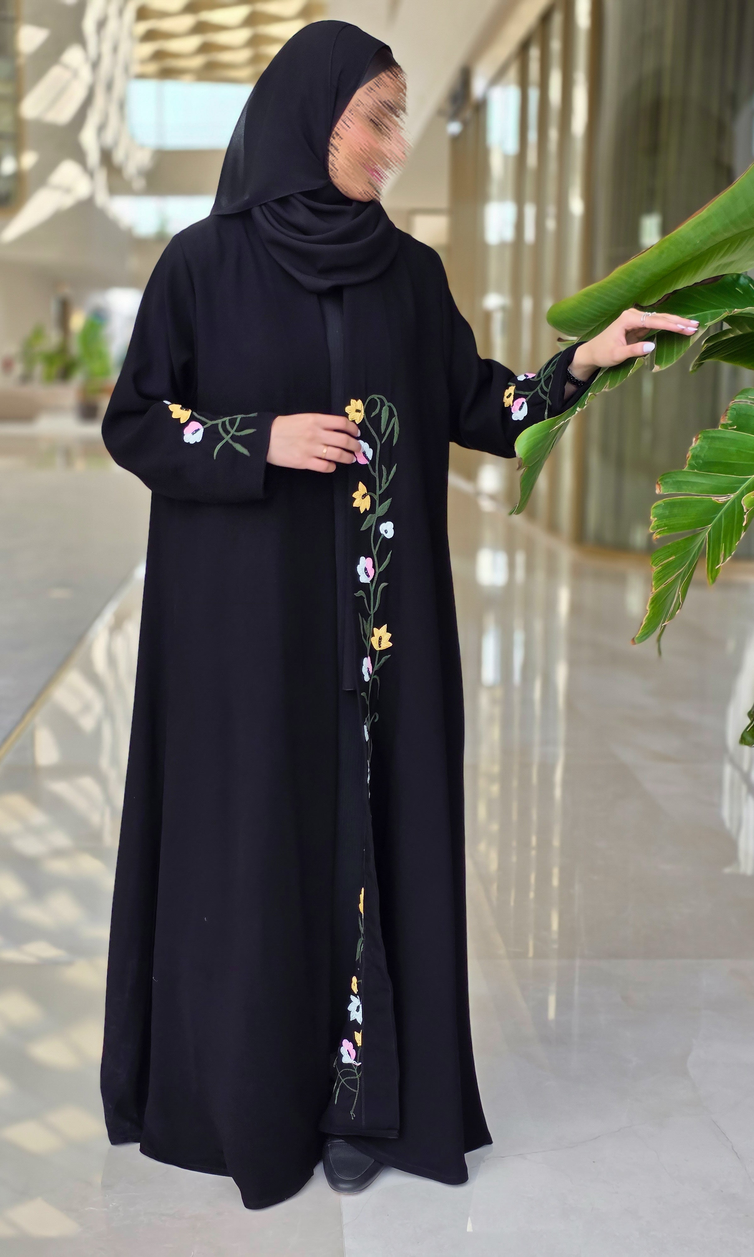 MWT638 - عبايه اسود تطريز وردات - Aya