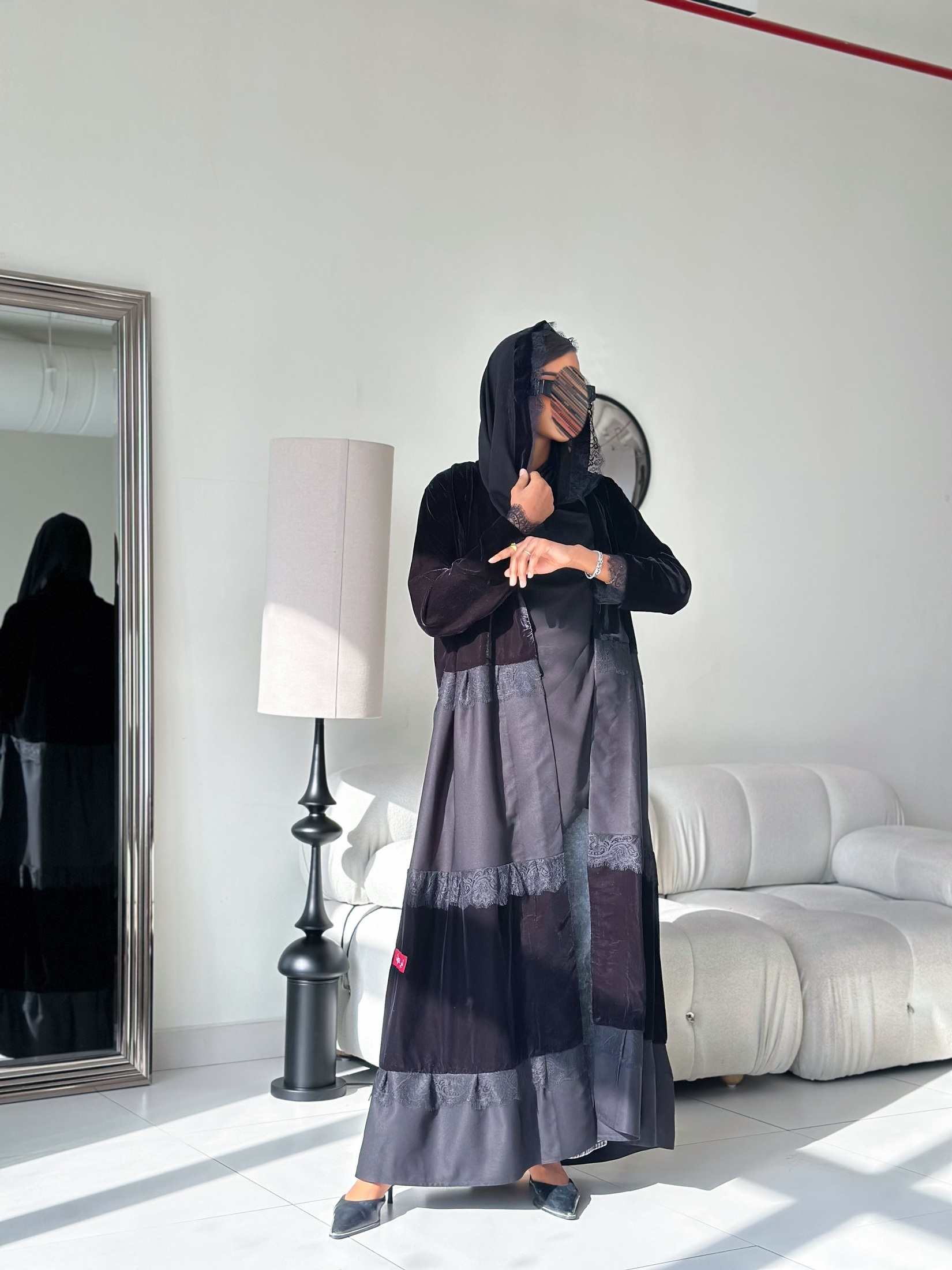 MWT576 - عباية مخمل مع تفته - Aya