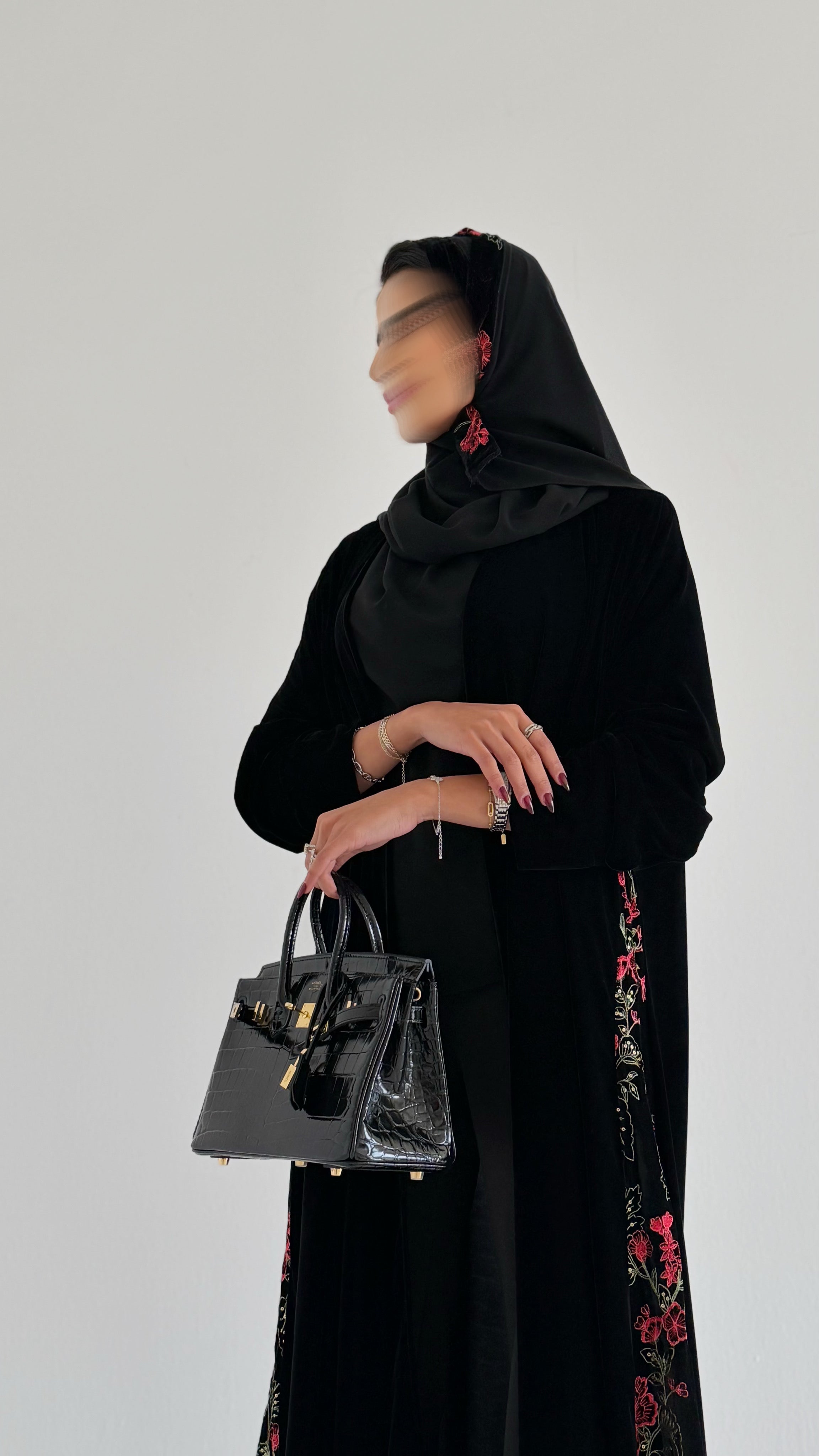 MWT730 - Black velvet abaya with red rose embroidery| عباية أسود مع تطري ورد أحمر - Aya