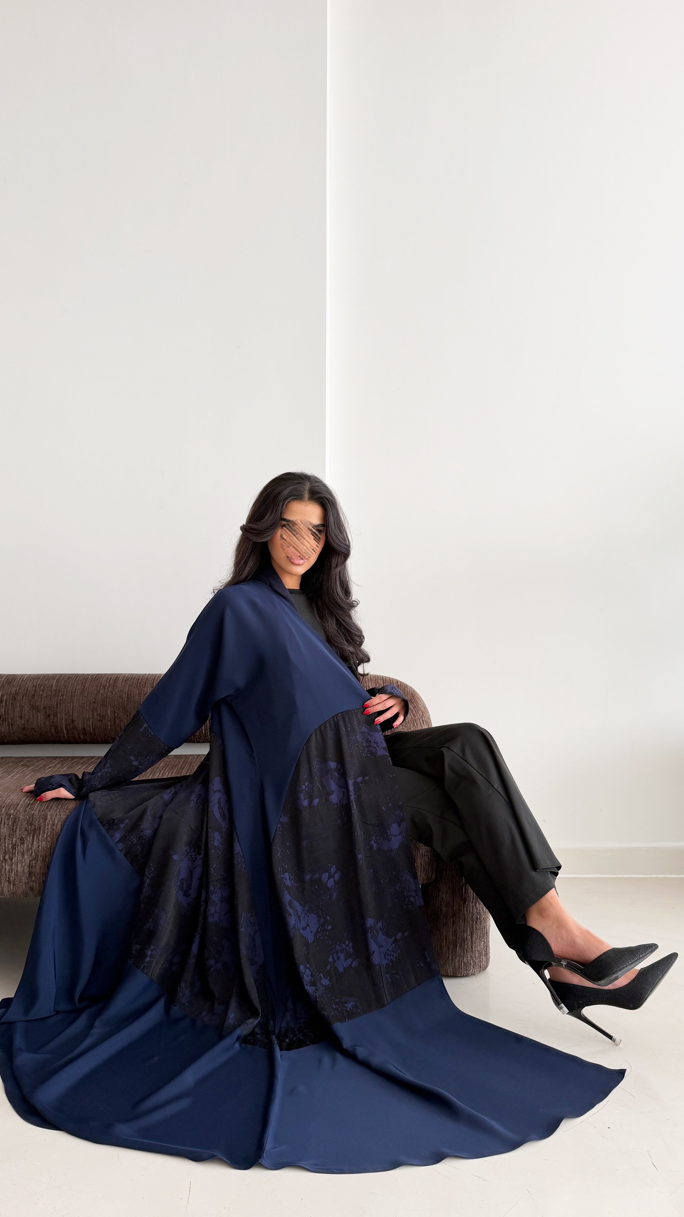 MW2082 - عباية كريب حرير قصه نص كلوش مع اضافه الجاكار - Aya