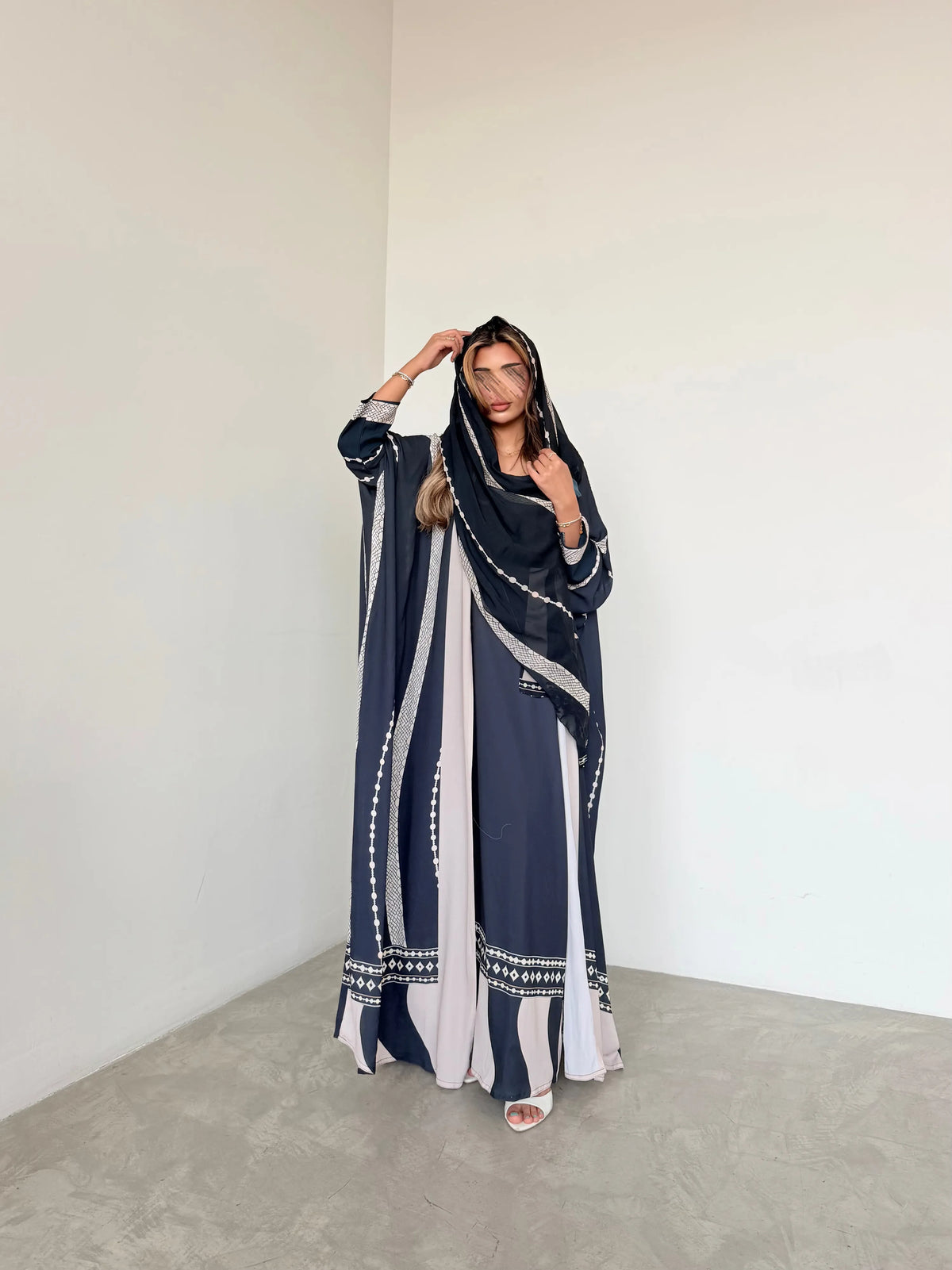 MWT4072 - عبايه طباعه فراشه