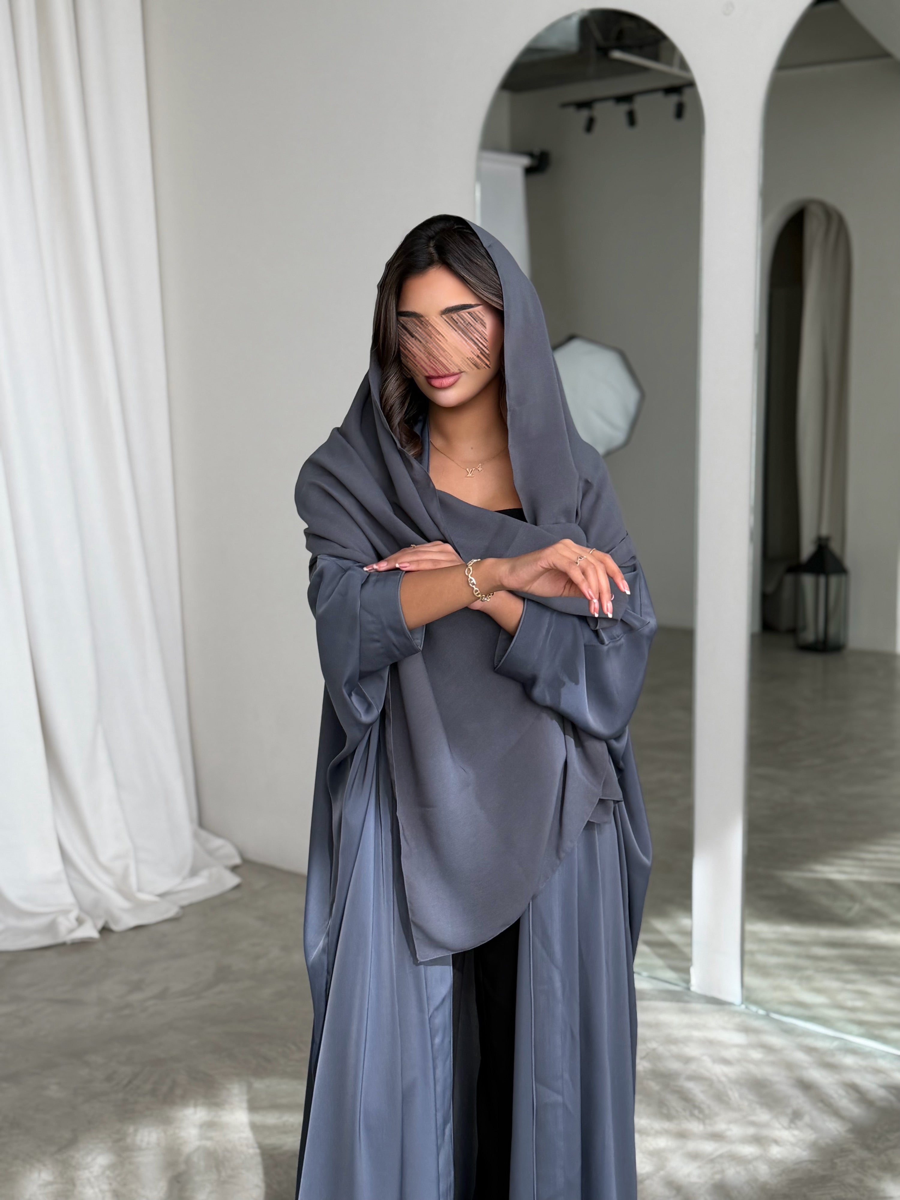 MWT776 - عباية كريب رمادي - Aya