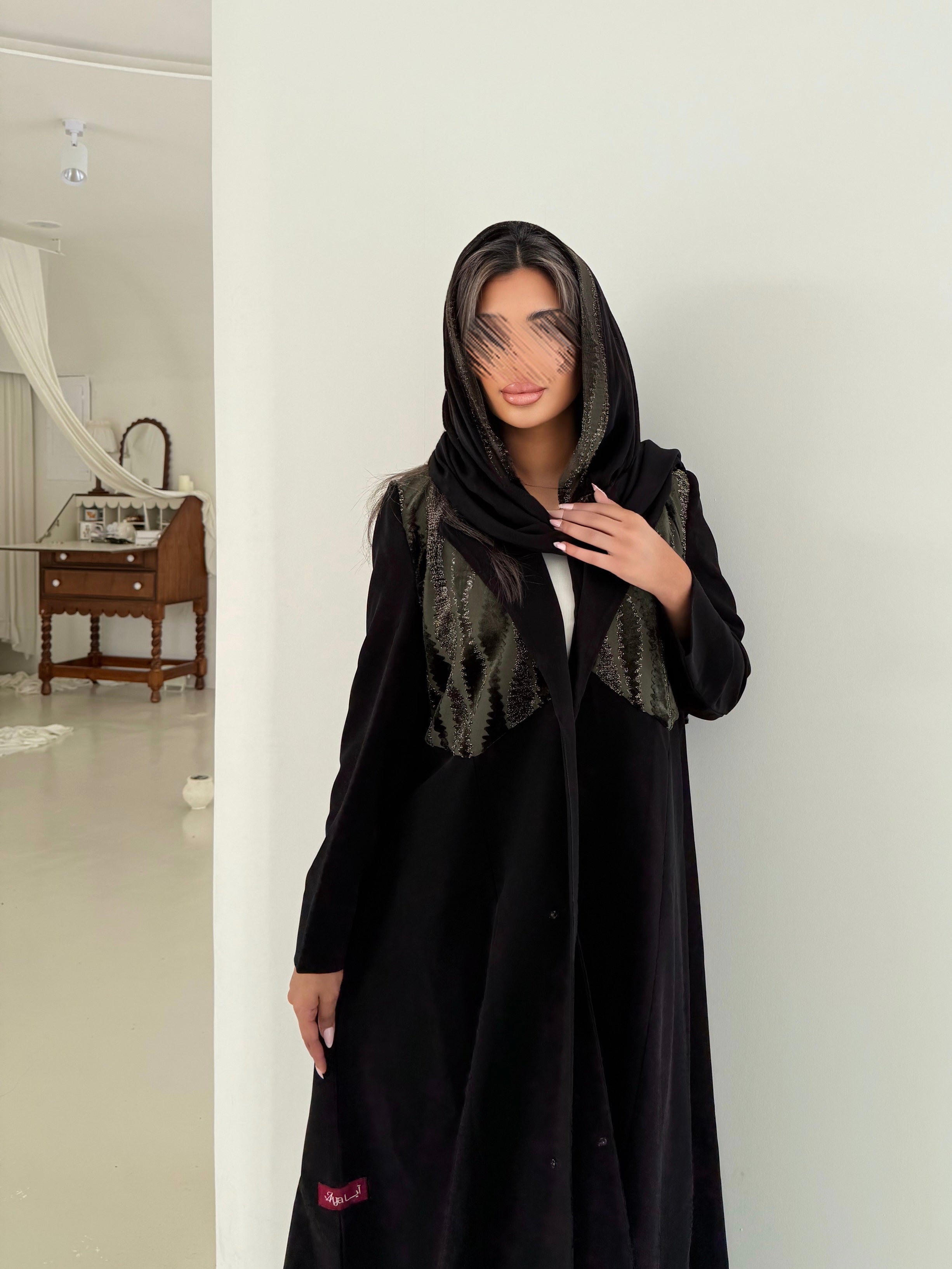 MWT952 -عباية مخمل مع شيفون مخمل زيتي بالصدر