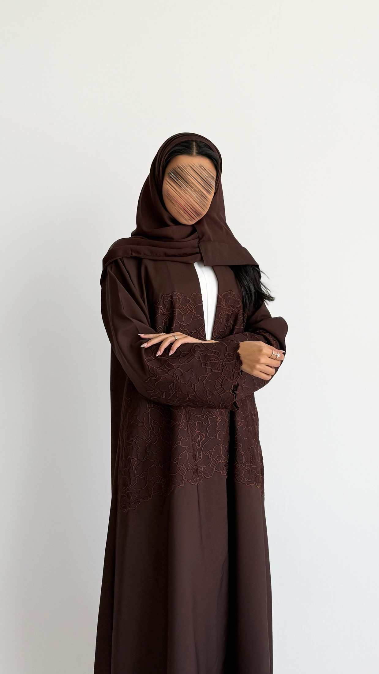 MWT1223 - عباية بتدخيلة تطريز بالامام - Aya