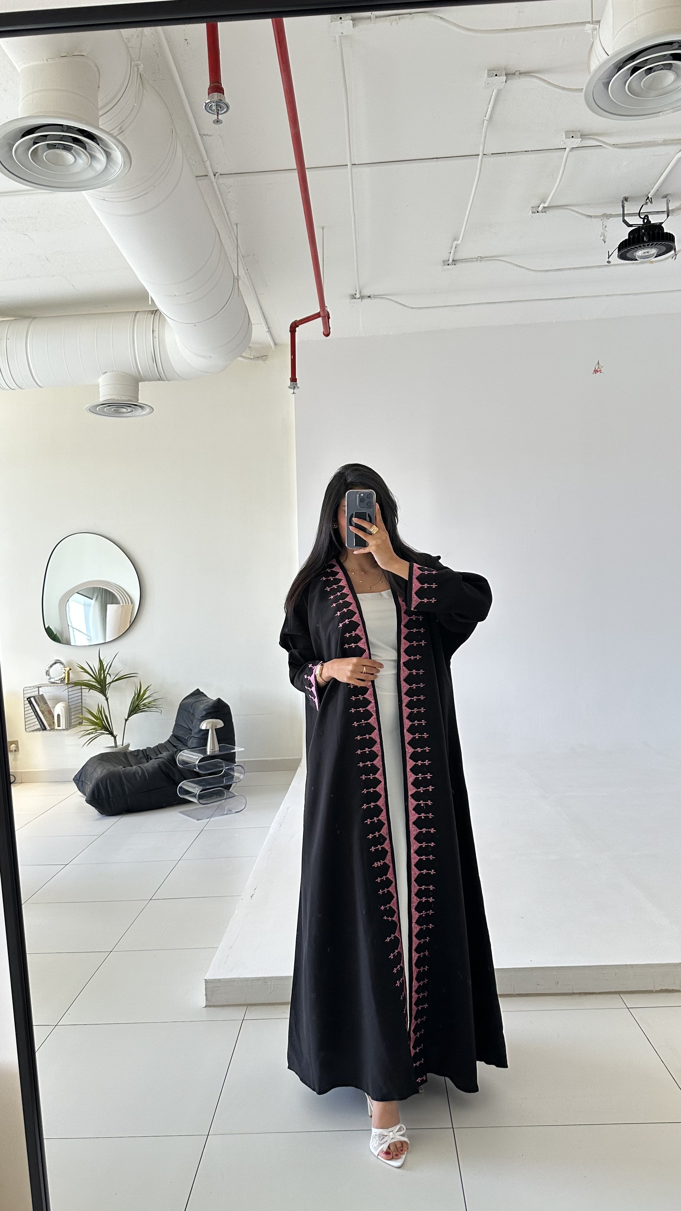 MWT77 - عبايه كريب ملكي مطرز كلوش - Aya