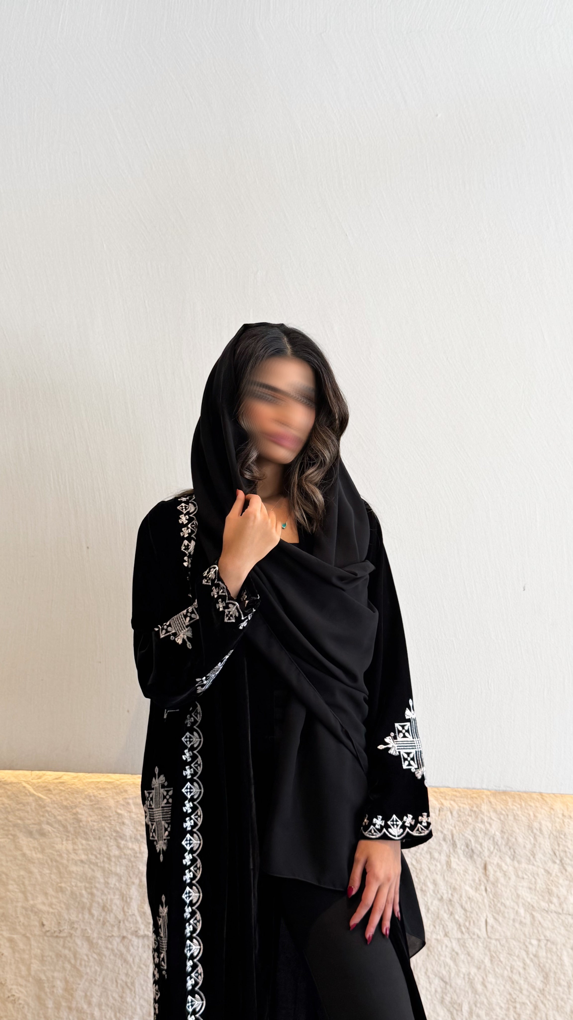 MW1782 - عباية مخمل تطريز كمبيوتر - Aya