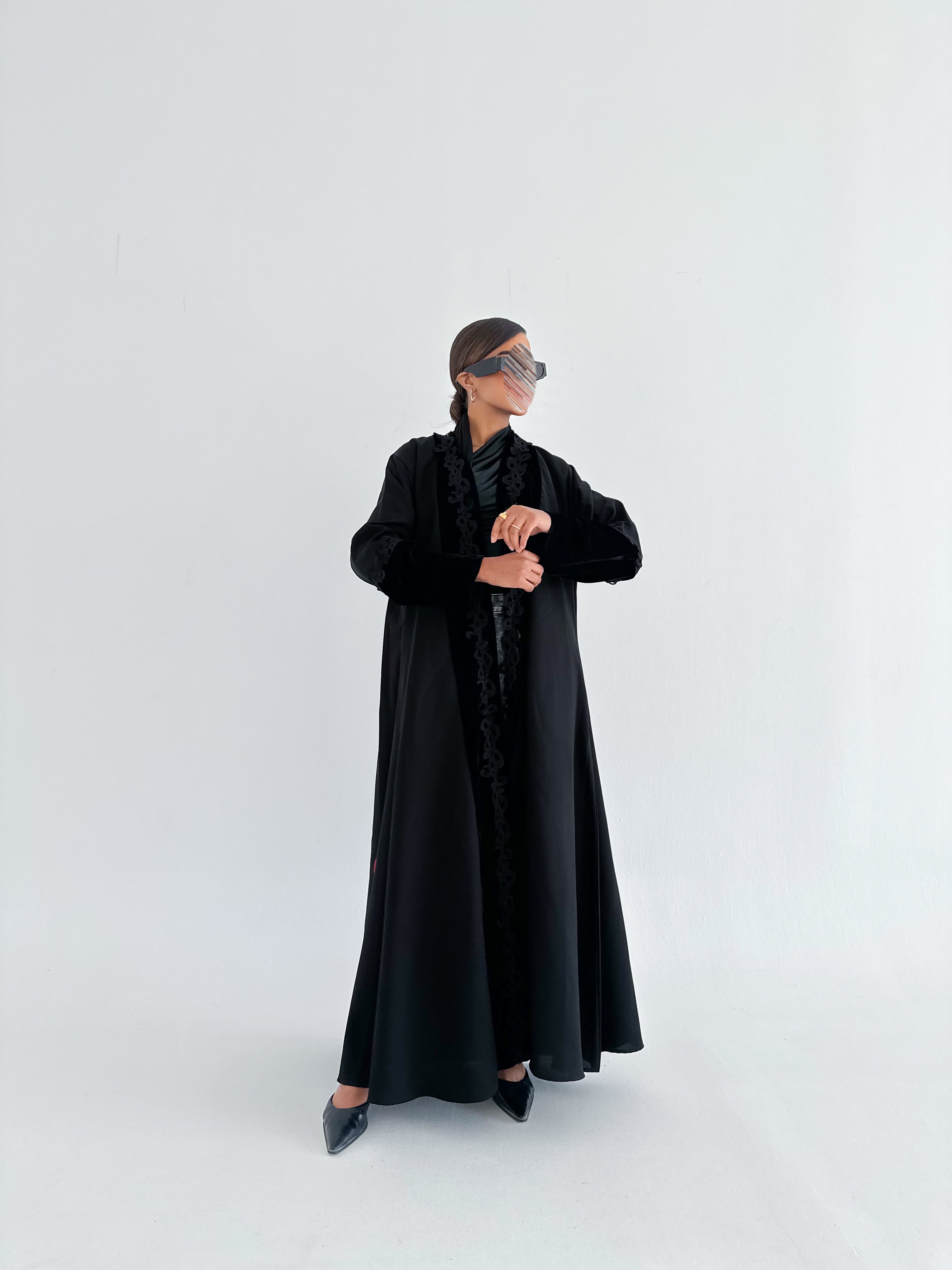 MW645 - Light Crepe Standing with Jacquard Half-Cloche