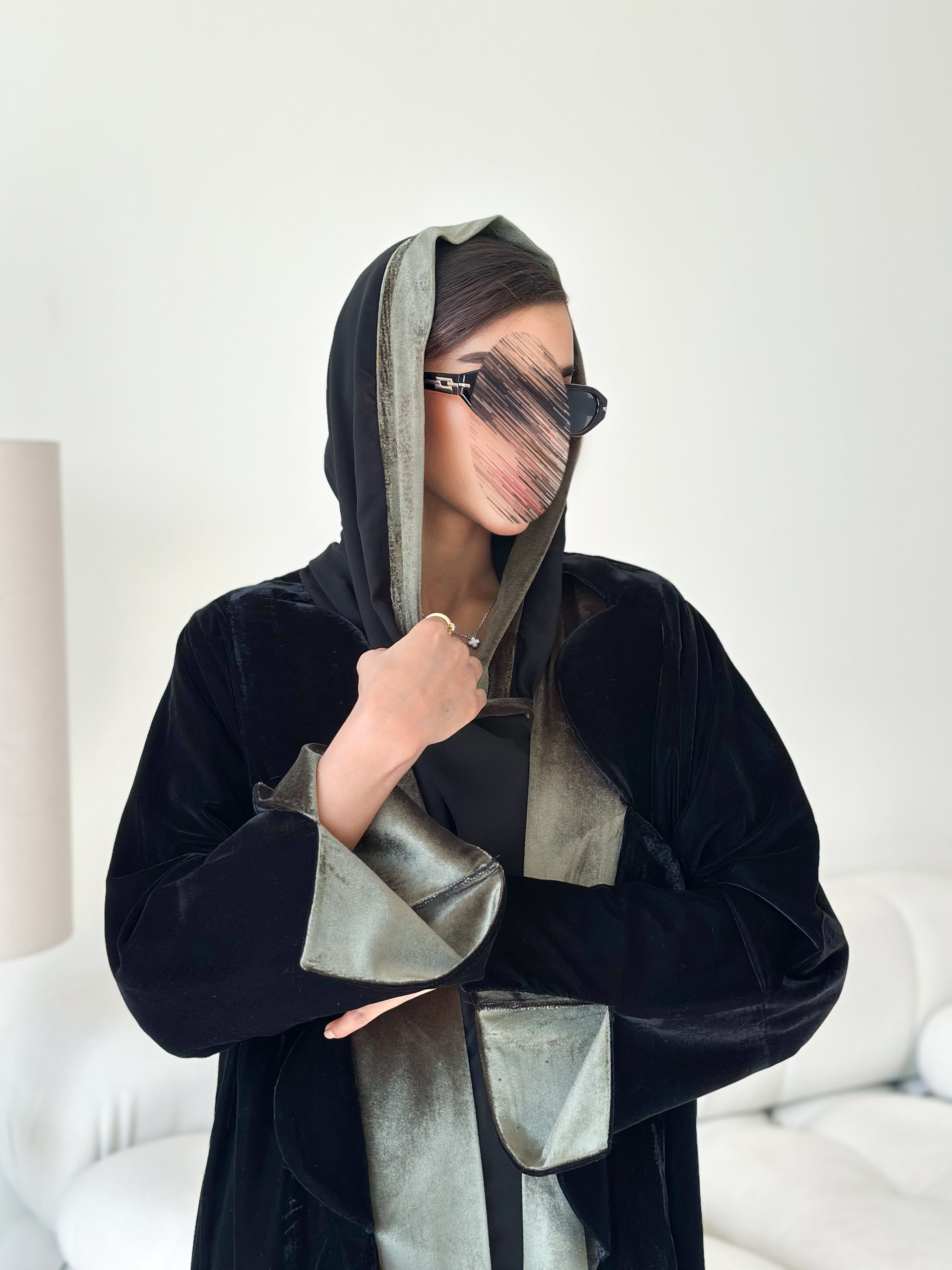 MW645 - Light Crepe Standing with Jacquard Half-Cloche